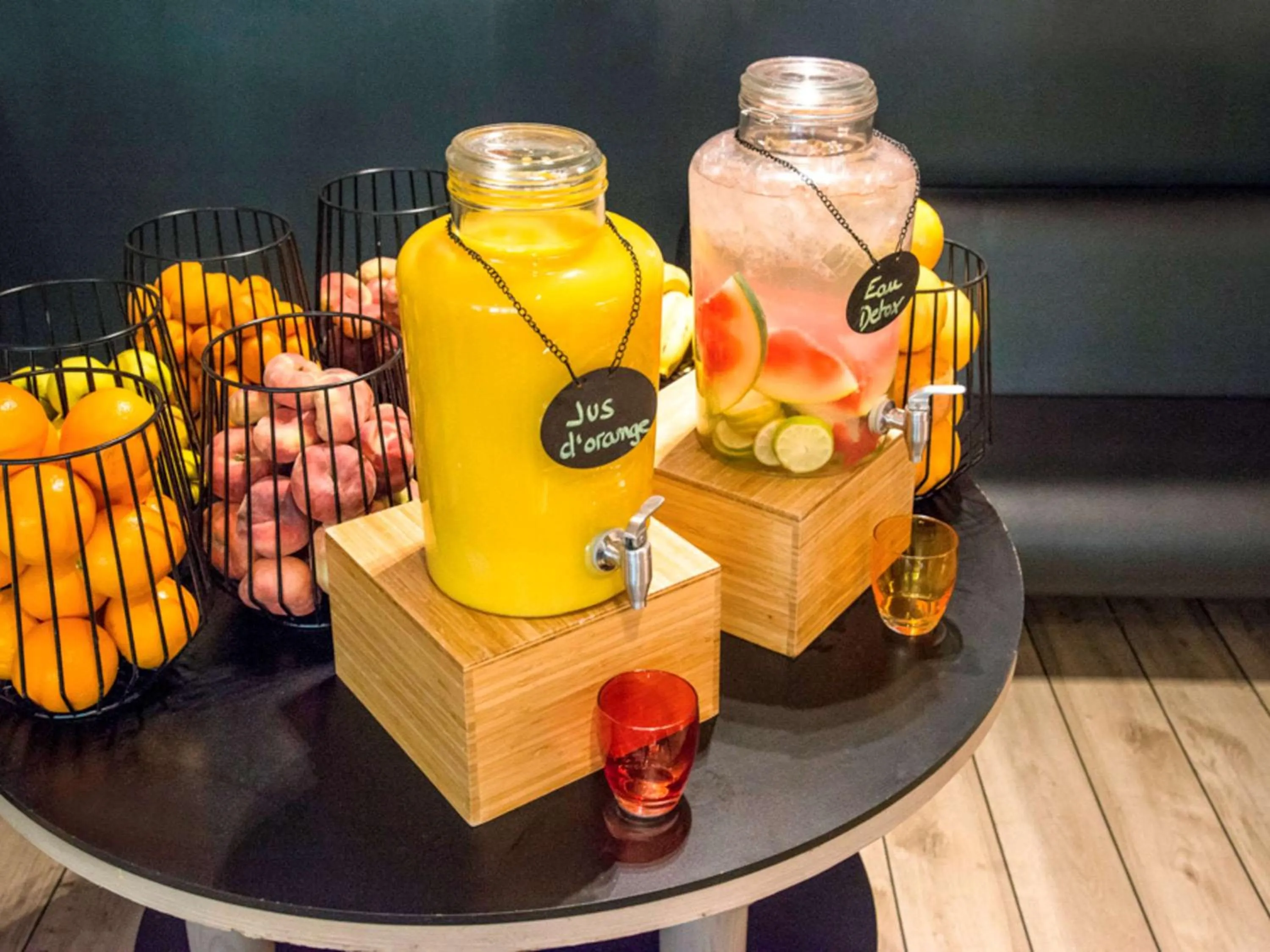 Restaurant/places to eat in Novotel Marseille Centre Prado Vélodrome