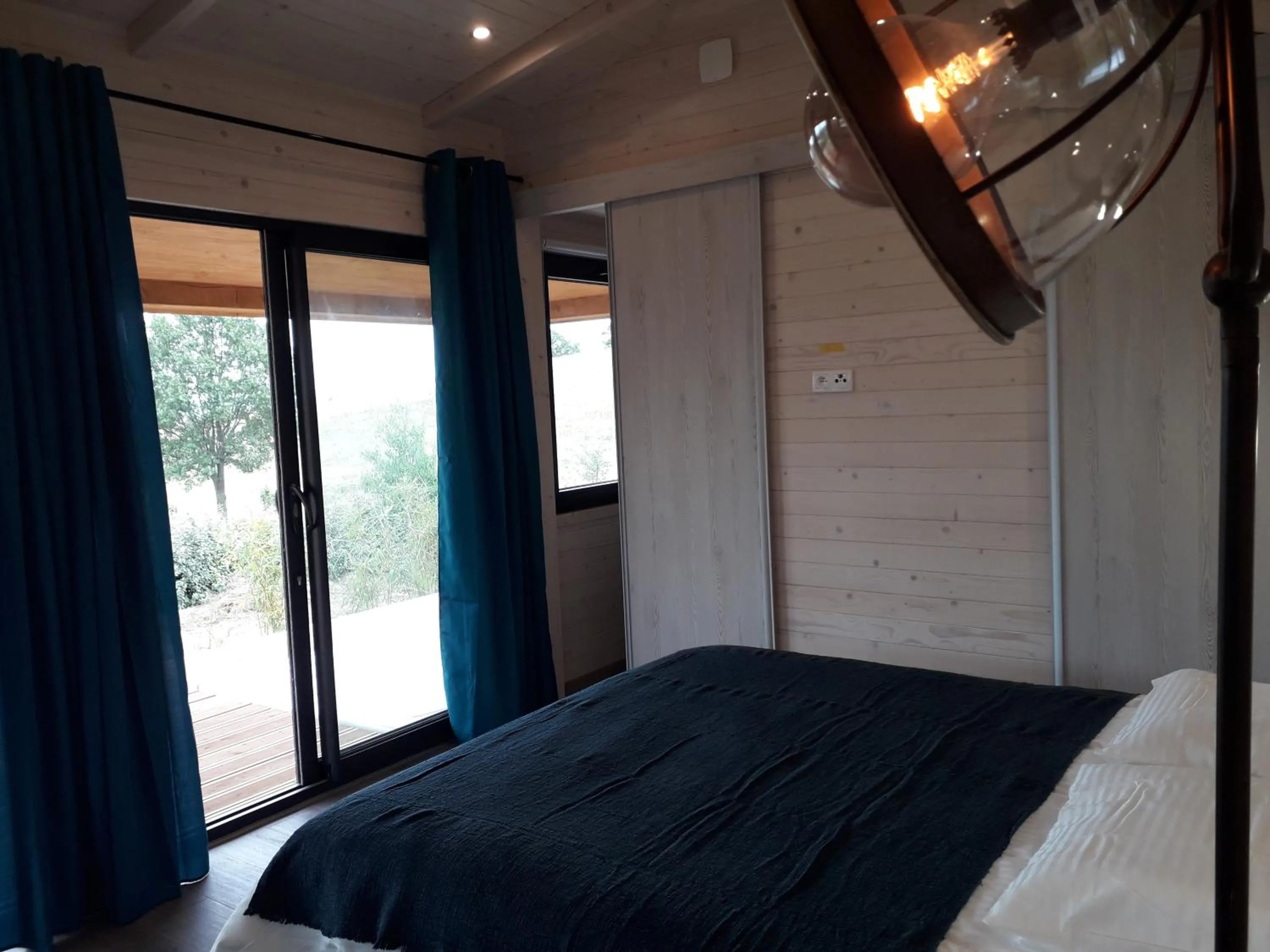 Bedroom, Bed in Cabanes Trésors de Campagne,spas privatifs