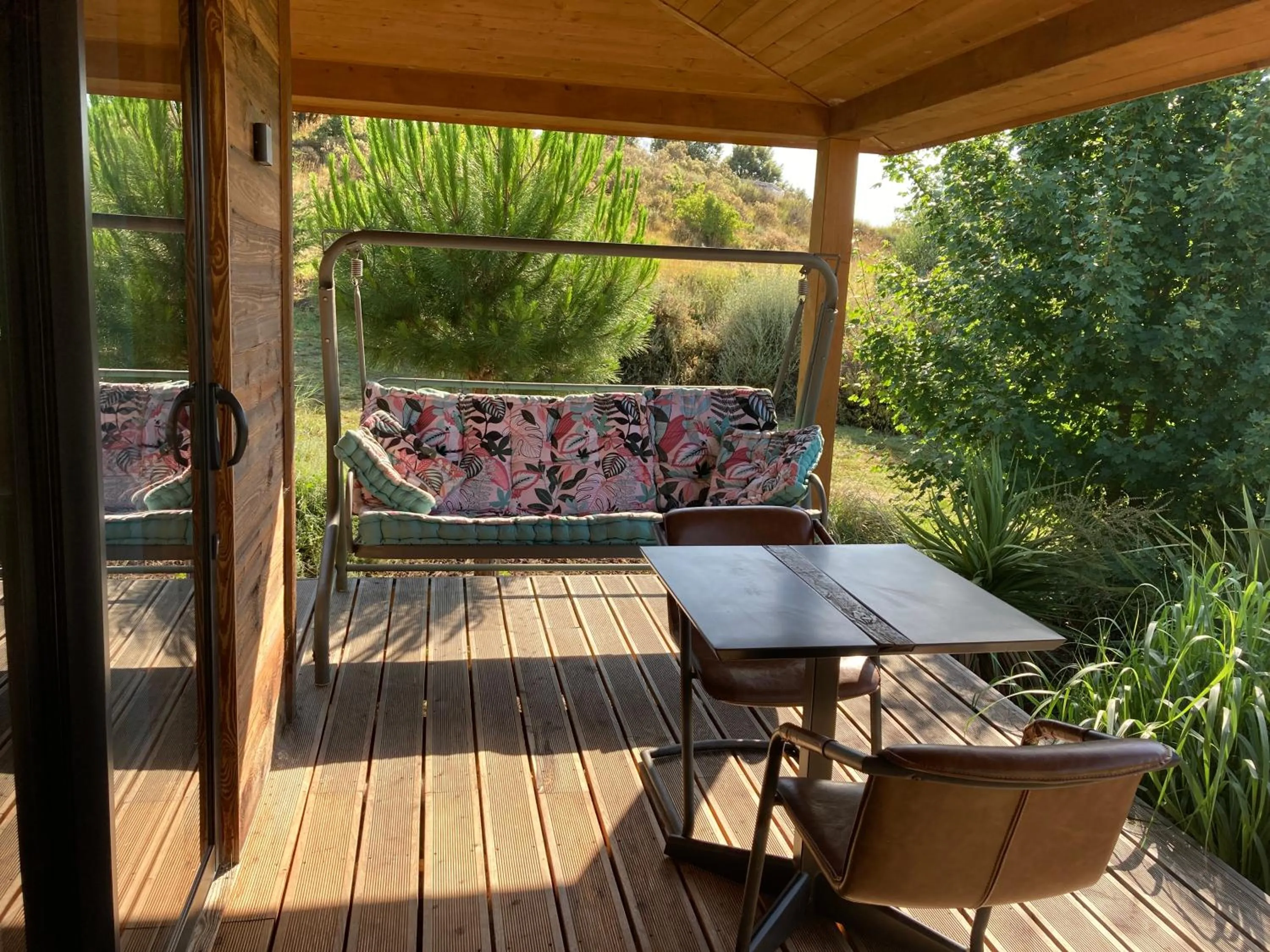 Balcony/Terrace in Cabanes Trésors de Campagne,spas privatifs