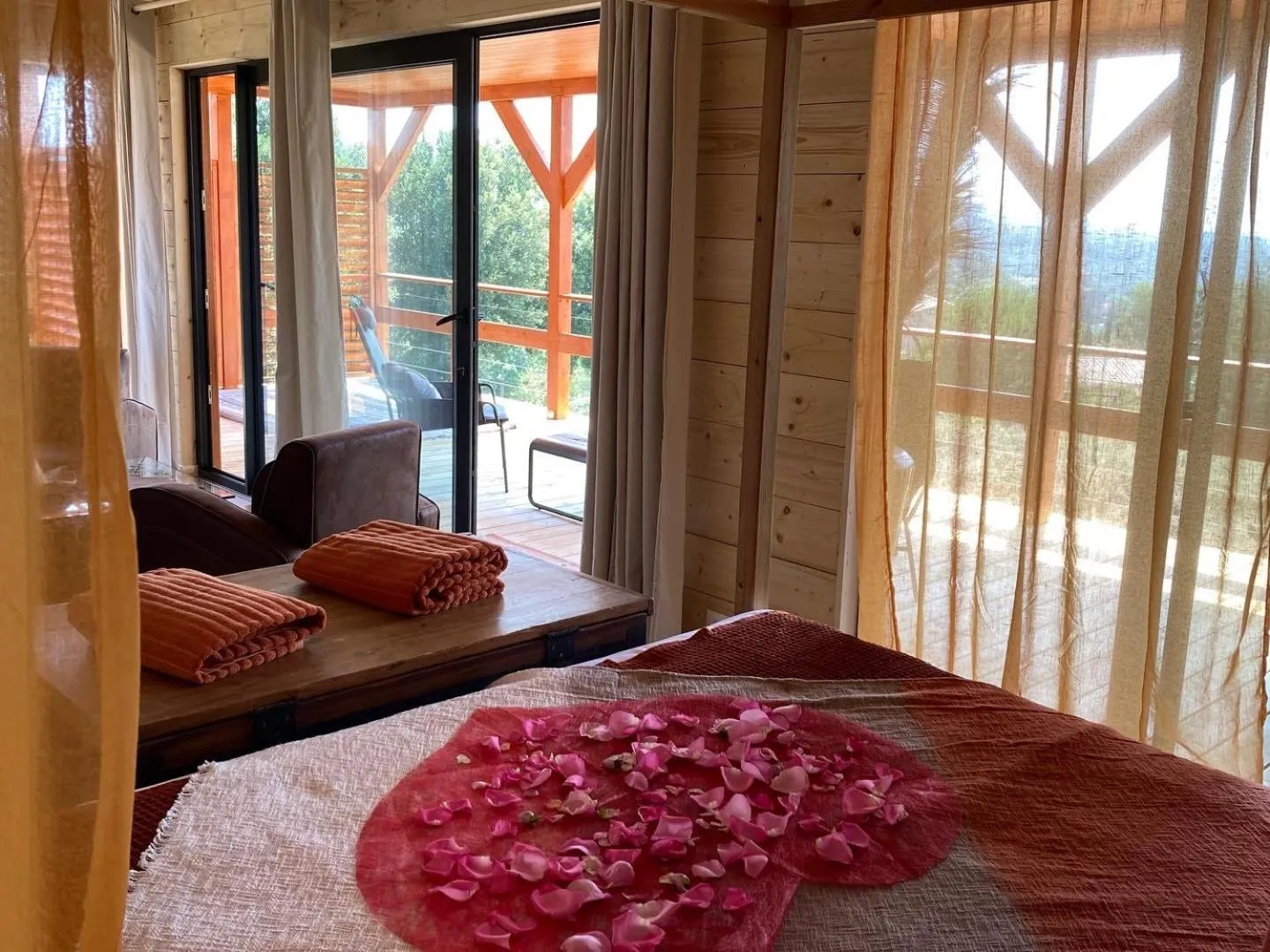 Bedroom, Bed in Cabanes Trésors de Campagne,spas privatifs