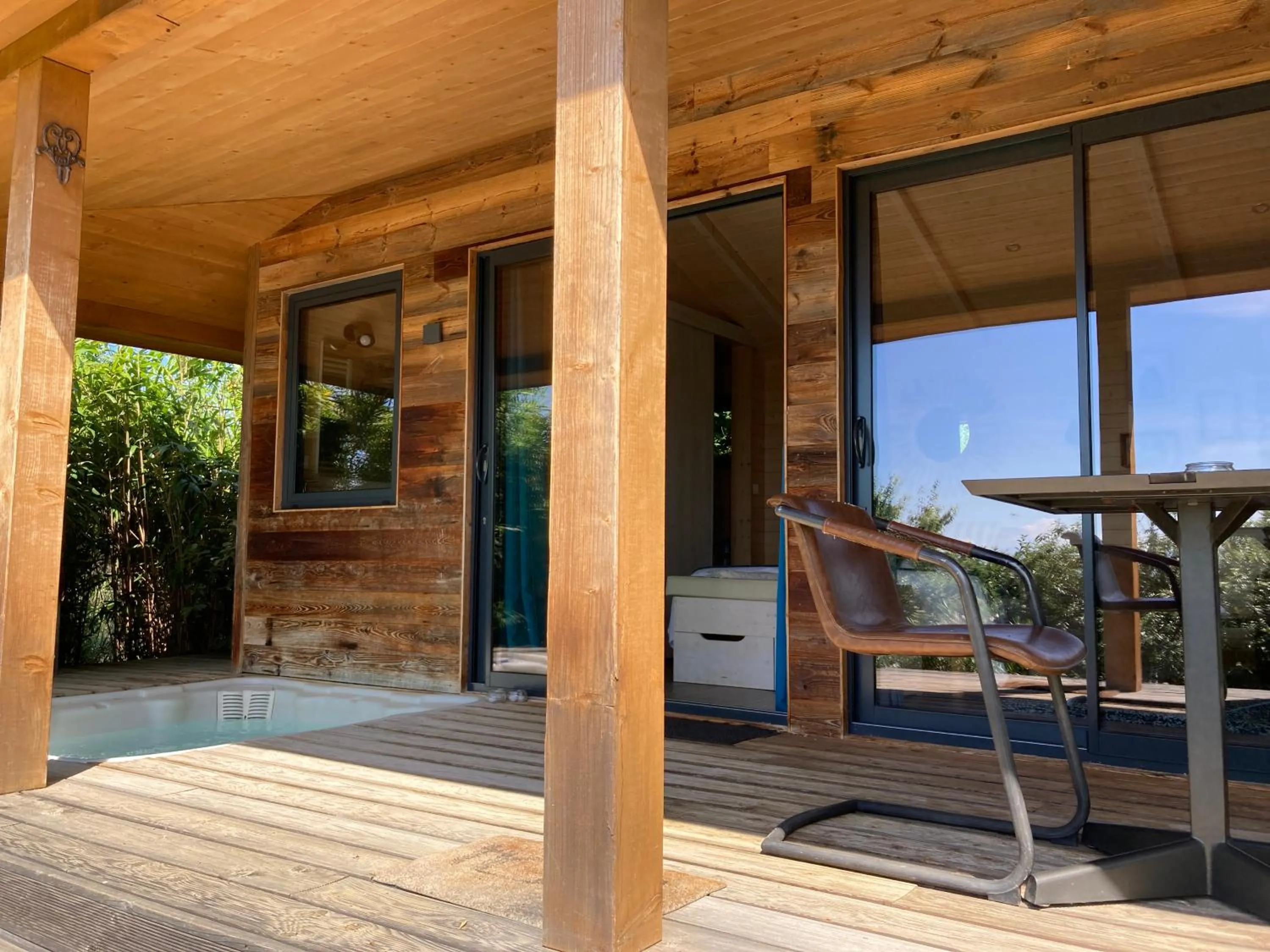 Property building in Cabanes Trésors de Campagne,spas privatifs