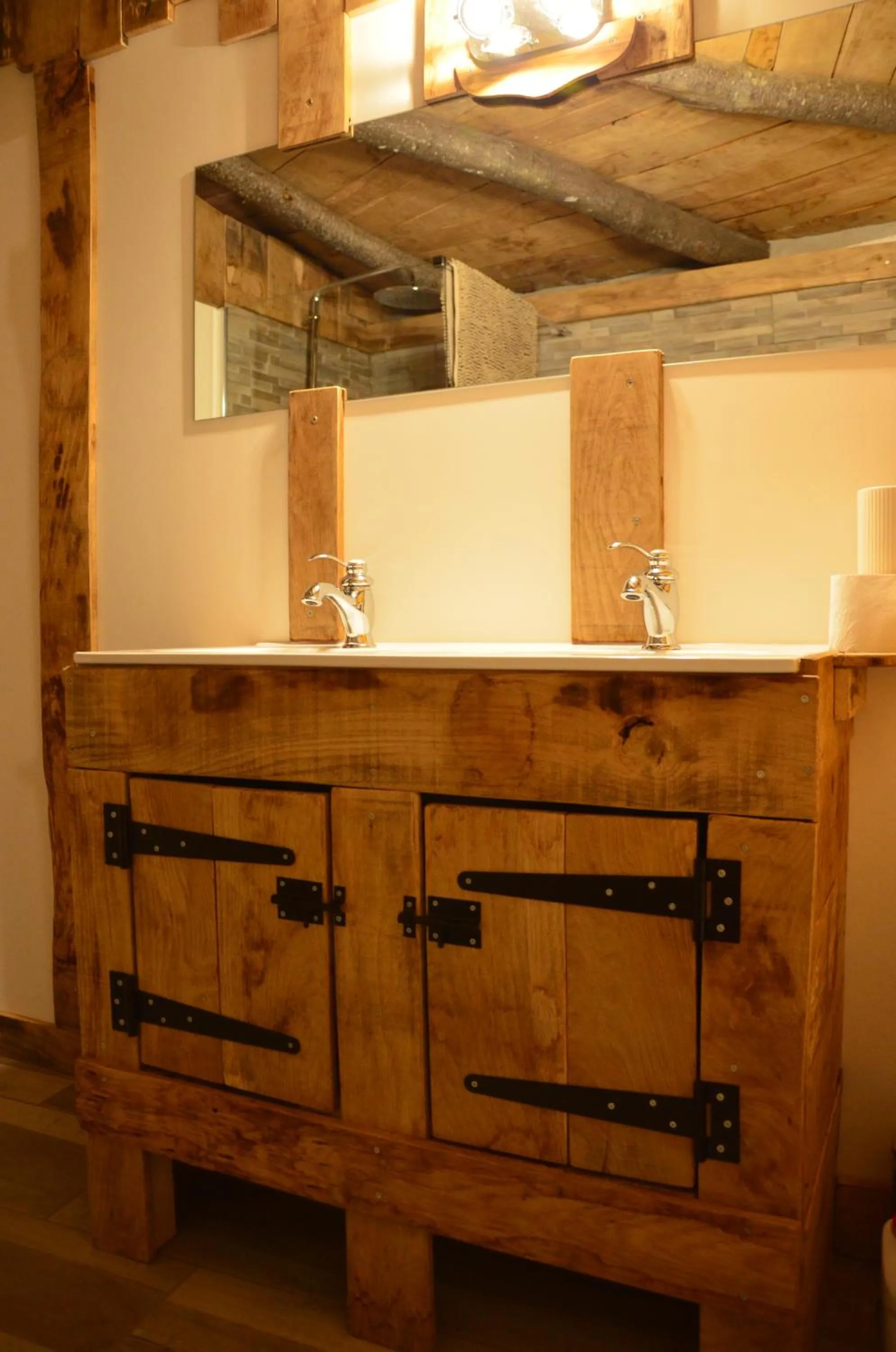 Bathroom in Cabanes Trésors de Campagne,spas privatifs