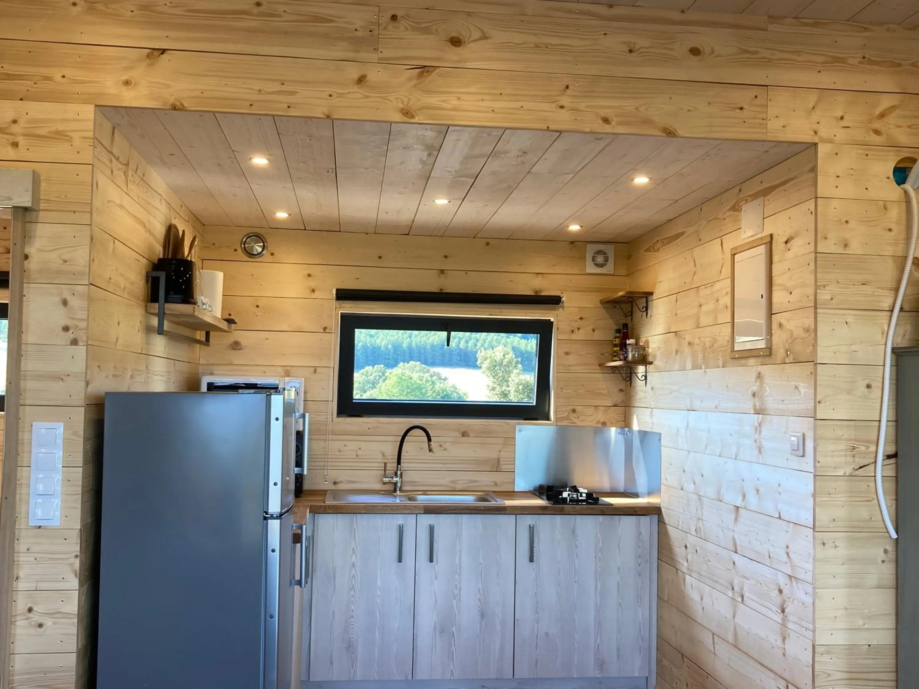 kitchen in Cabanes Trésors de Campagne,spas privatifs