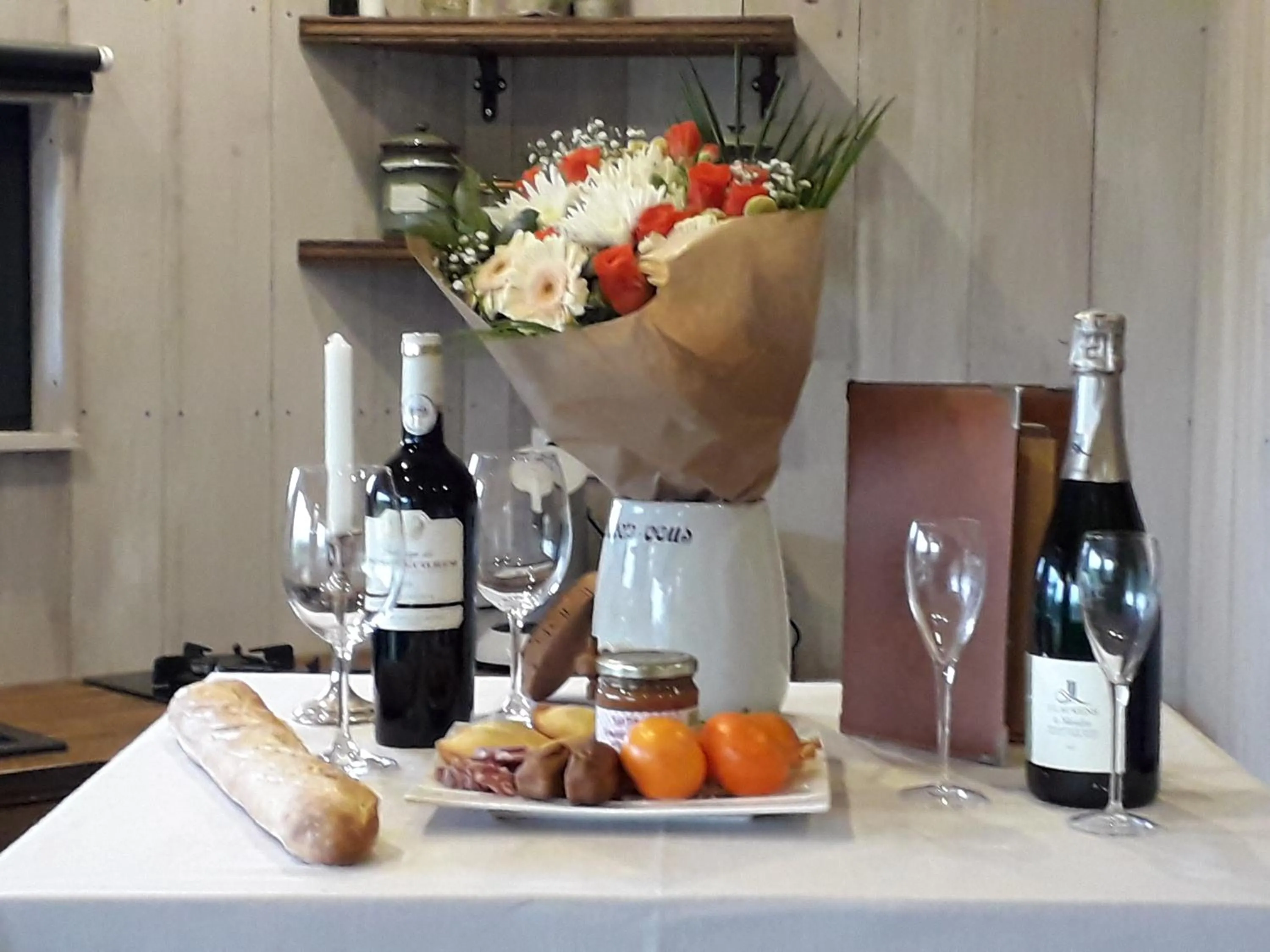 Meals in Cabanes Trésors de Campagne,spas privatifs