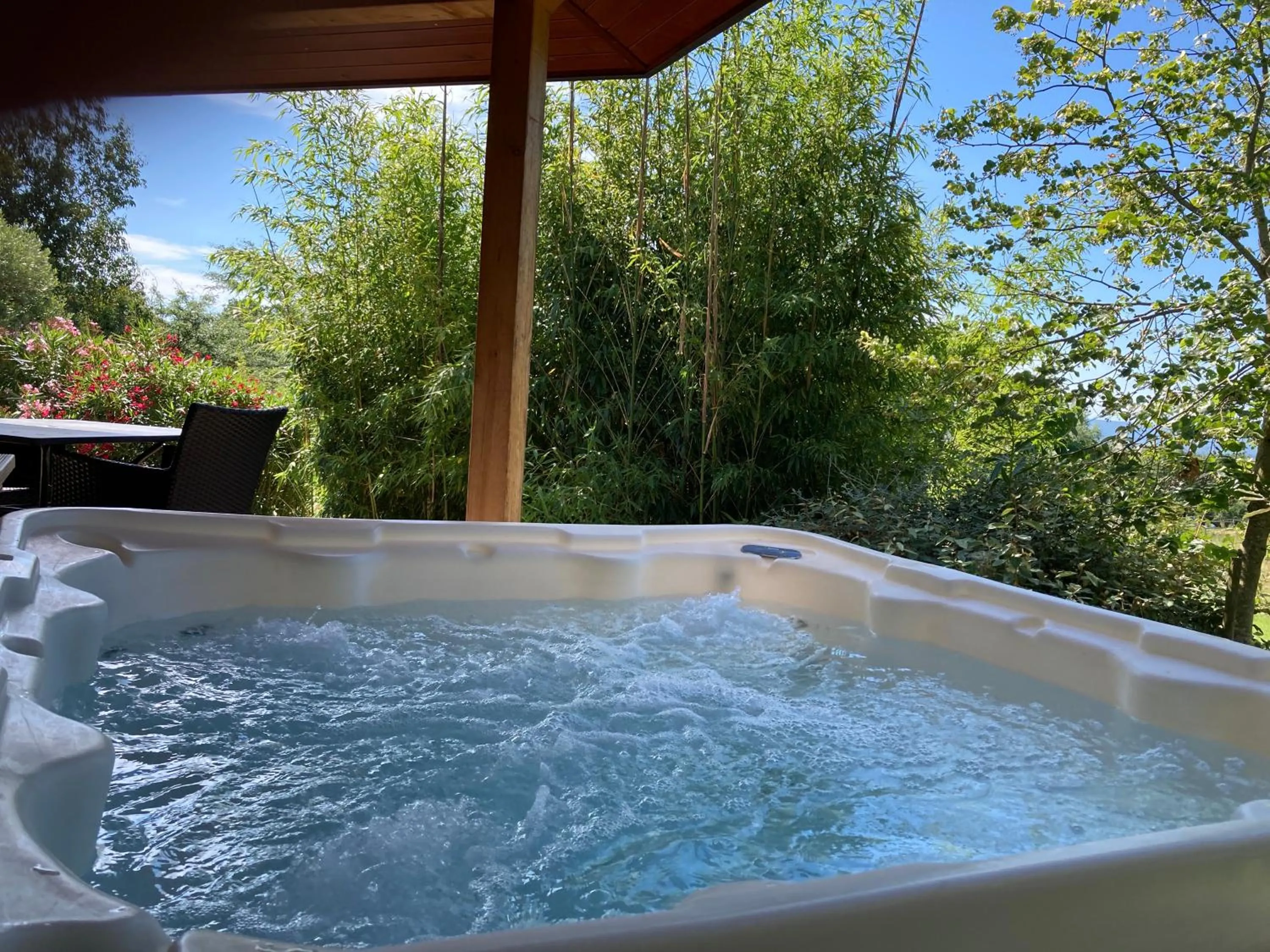 Spa and wellness centre/facilities in Cabanes Trésors de Campagne,spas privatifs