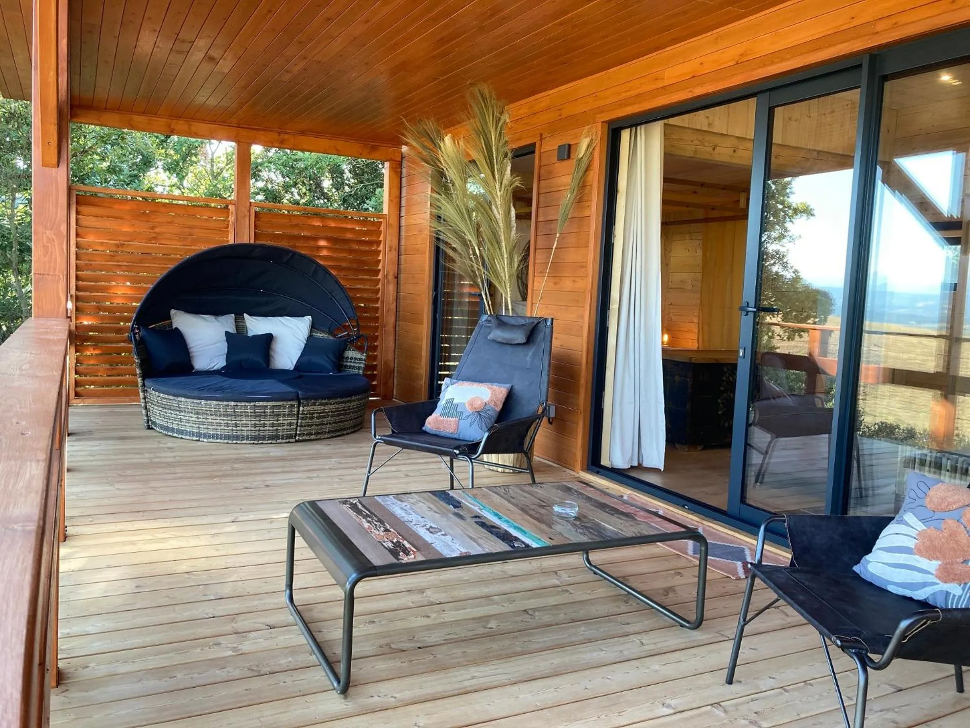 sunbed in Cabanes Trésors de Campagne,spas privatifs