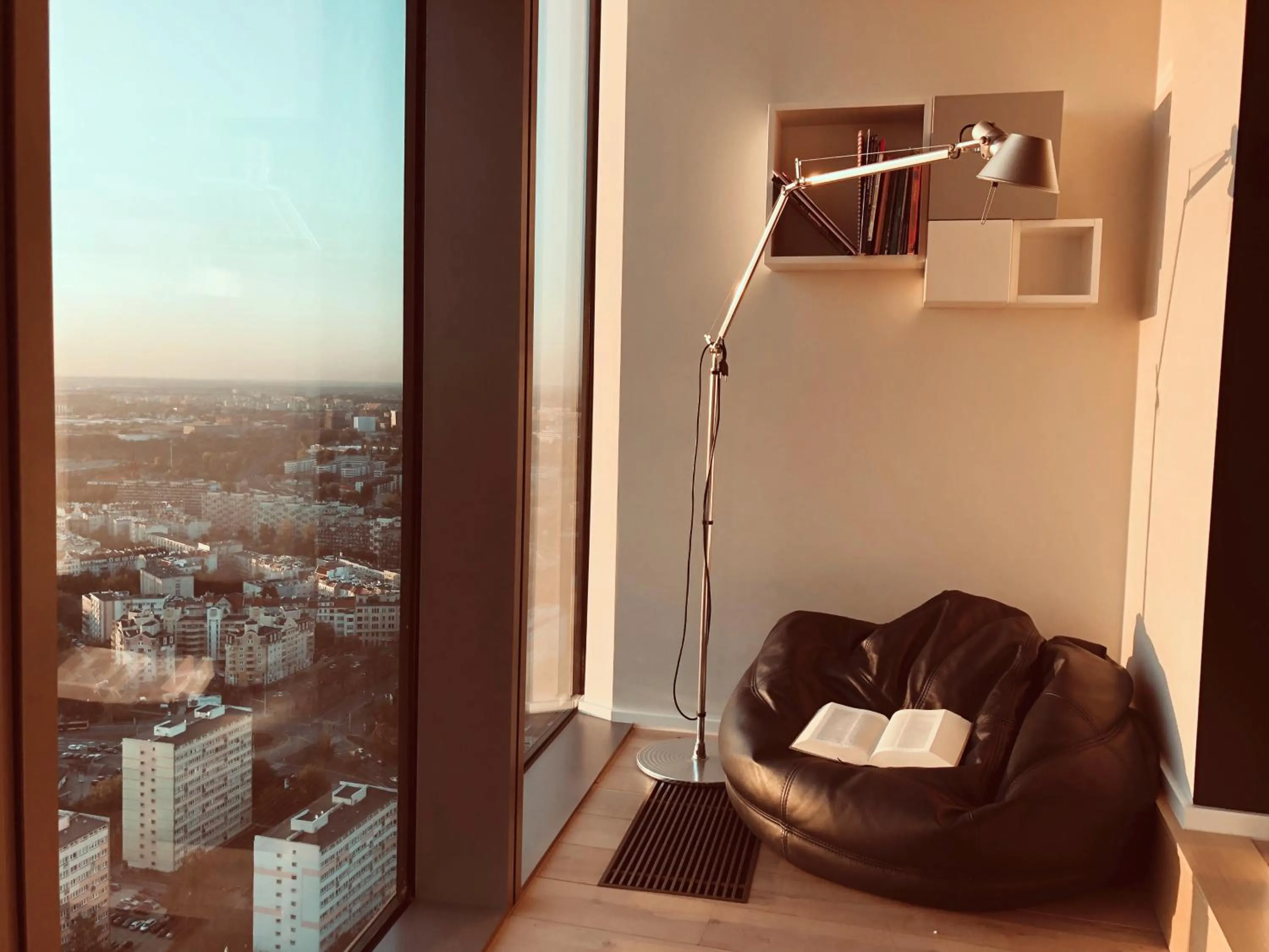 Seating area in Vantage Point Apartament Sky Tower