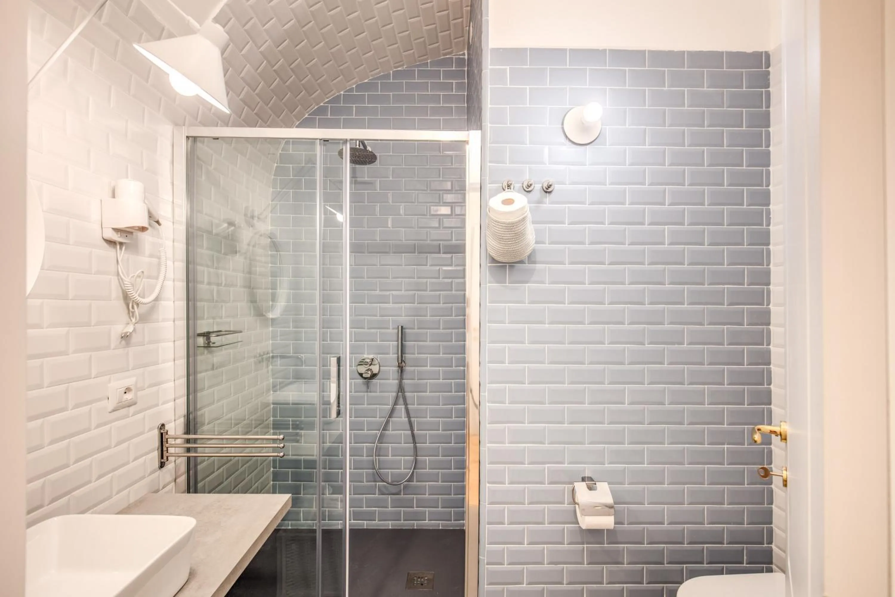 Shower in Trastevere 2.0