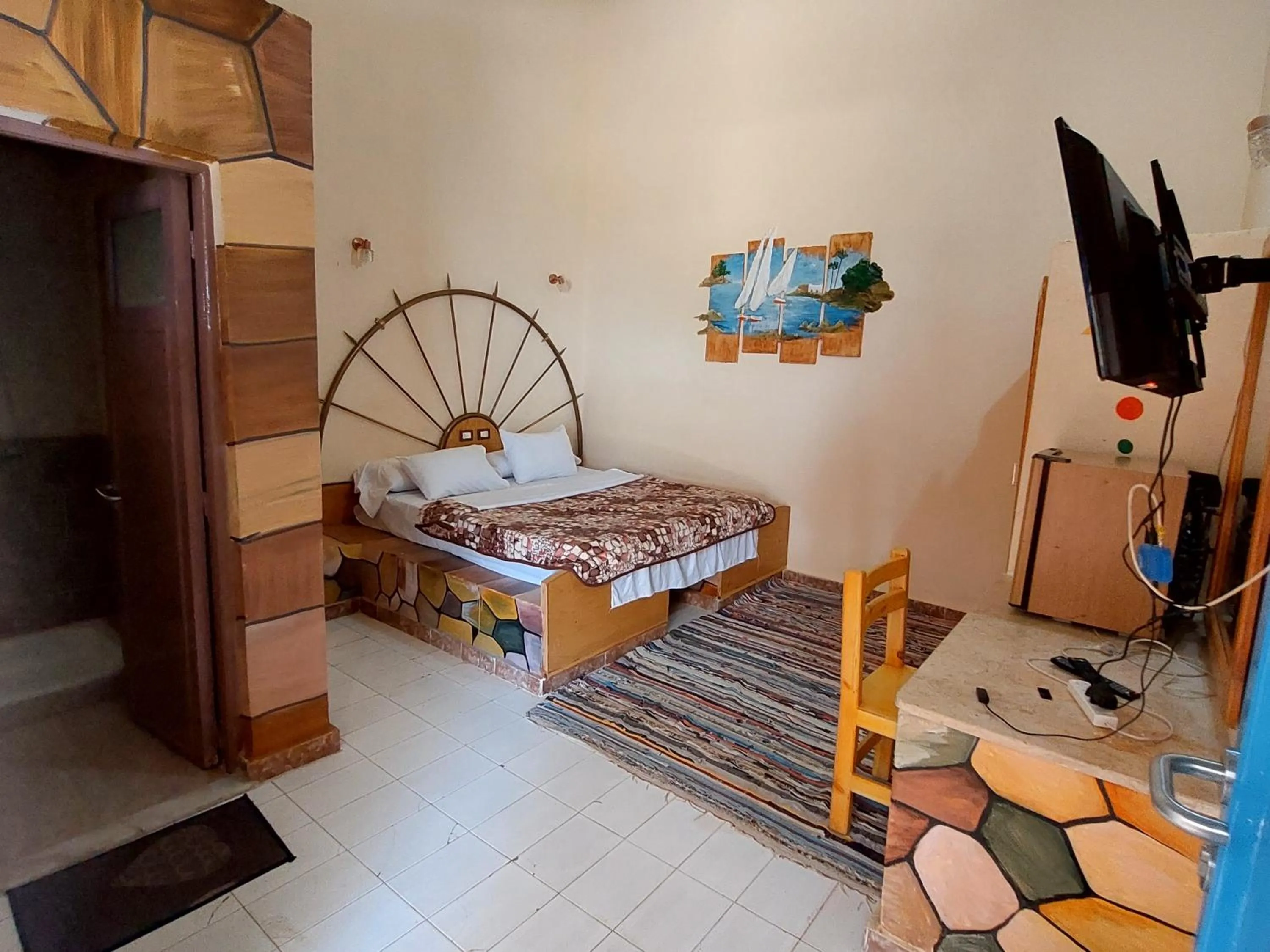 Photo of the whole room, Bed in Hllol Hotel Abu Simbel
