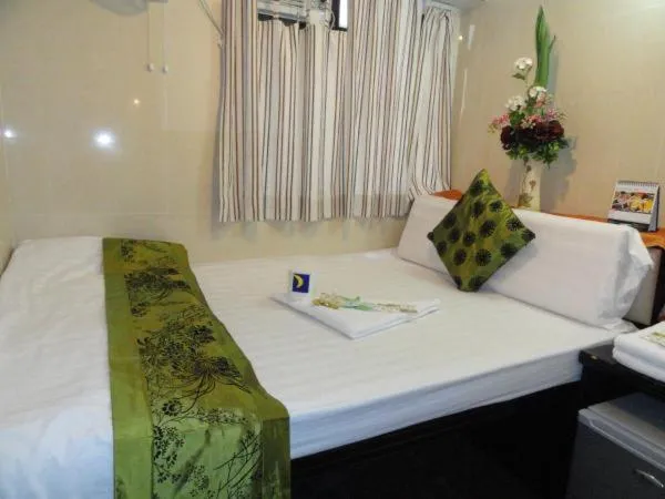 Bed in Dhillon Hostel - Reception 10th floor Block E CHUNGKING MANSION