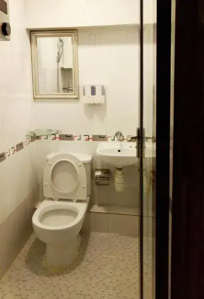 Single Room with Private Bathroom in New Day Night Hostel RECEPTION 24 HOUR BLOCK D CHUNGKING MANSION TSIM SHA TSUI KOWLOONN Single Room with Private Bathroom in New Day Night Hostel RECEPTION 24 HOUR BLOCK D CHUNGKING MANSION TSIM SHA TSUI KOWLOONN