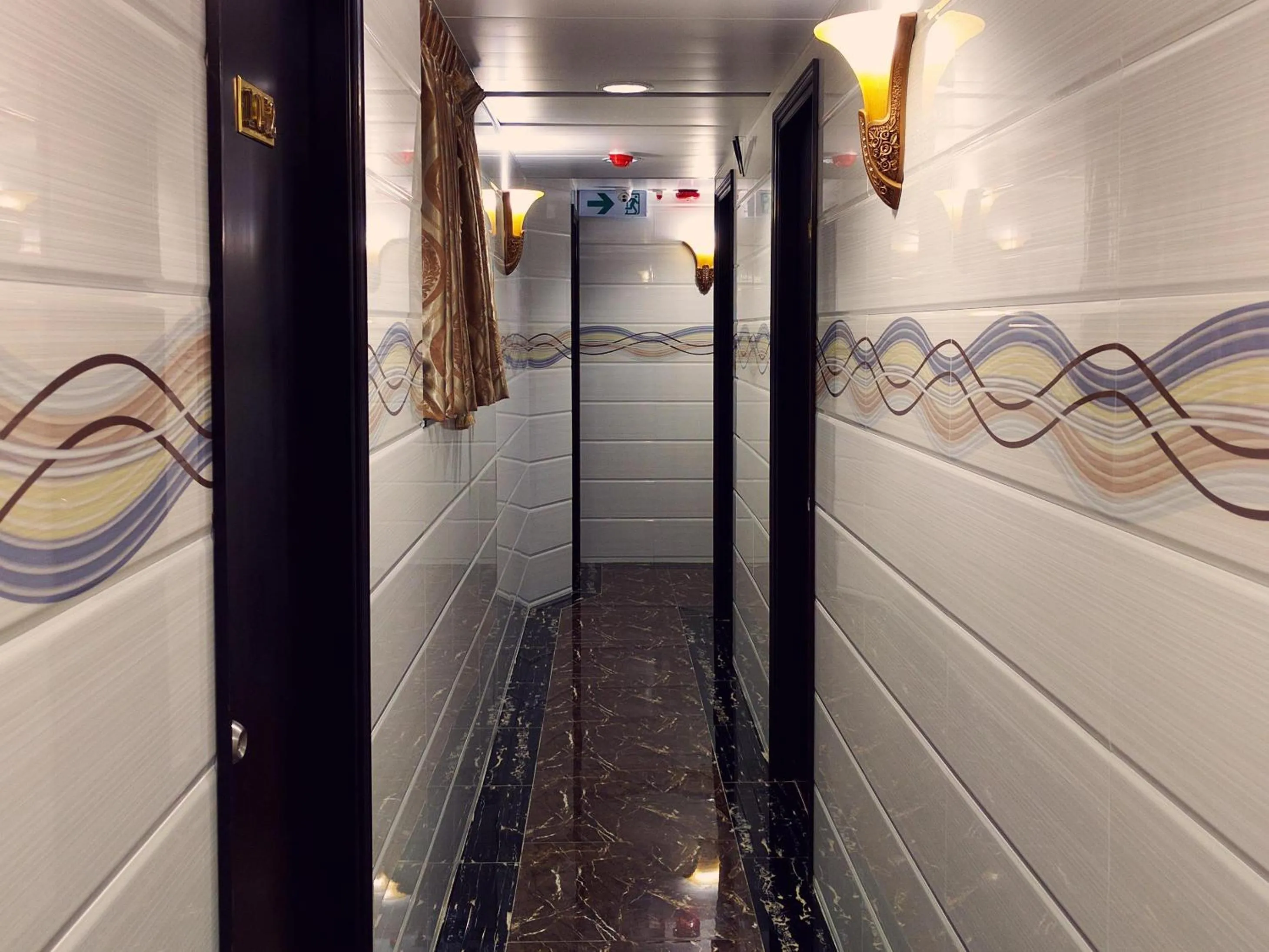 New Day Night Hostel RECEPTION 24 HOUR BLOCK D CHUNGKING MANSION TSIM SHA TSUI KOWLOONN