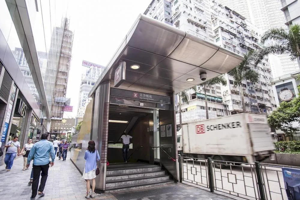 Location in New Day Night Hostel RECEPTION 24 HOUR BLOCK D CHUNGKING MANSION TSIM SHA TSUI KOWLOONN