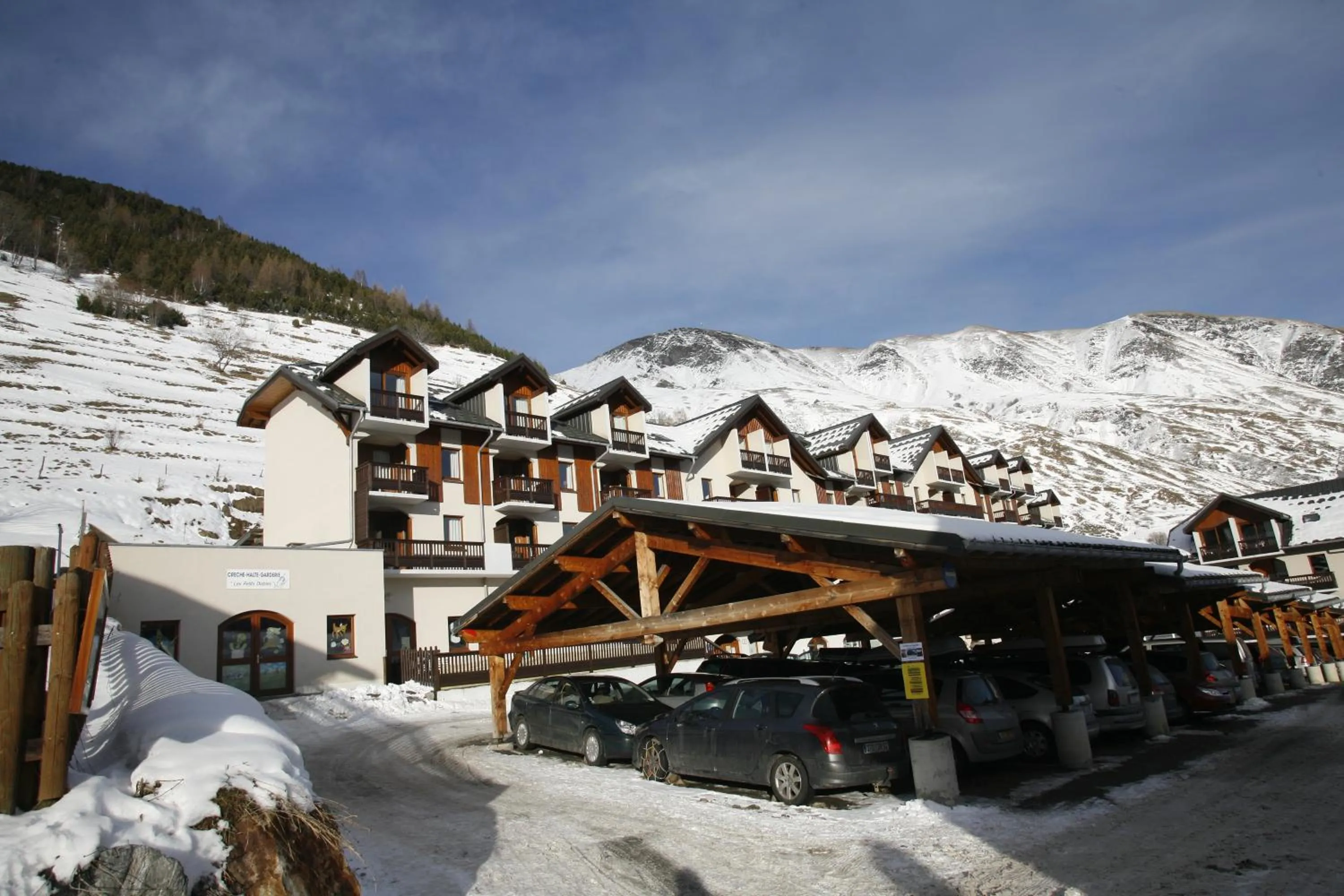 Facade/entrance in Résidence Odalys L'Ouillon