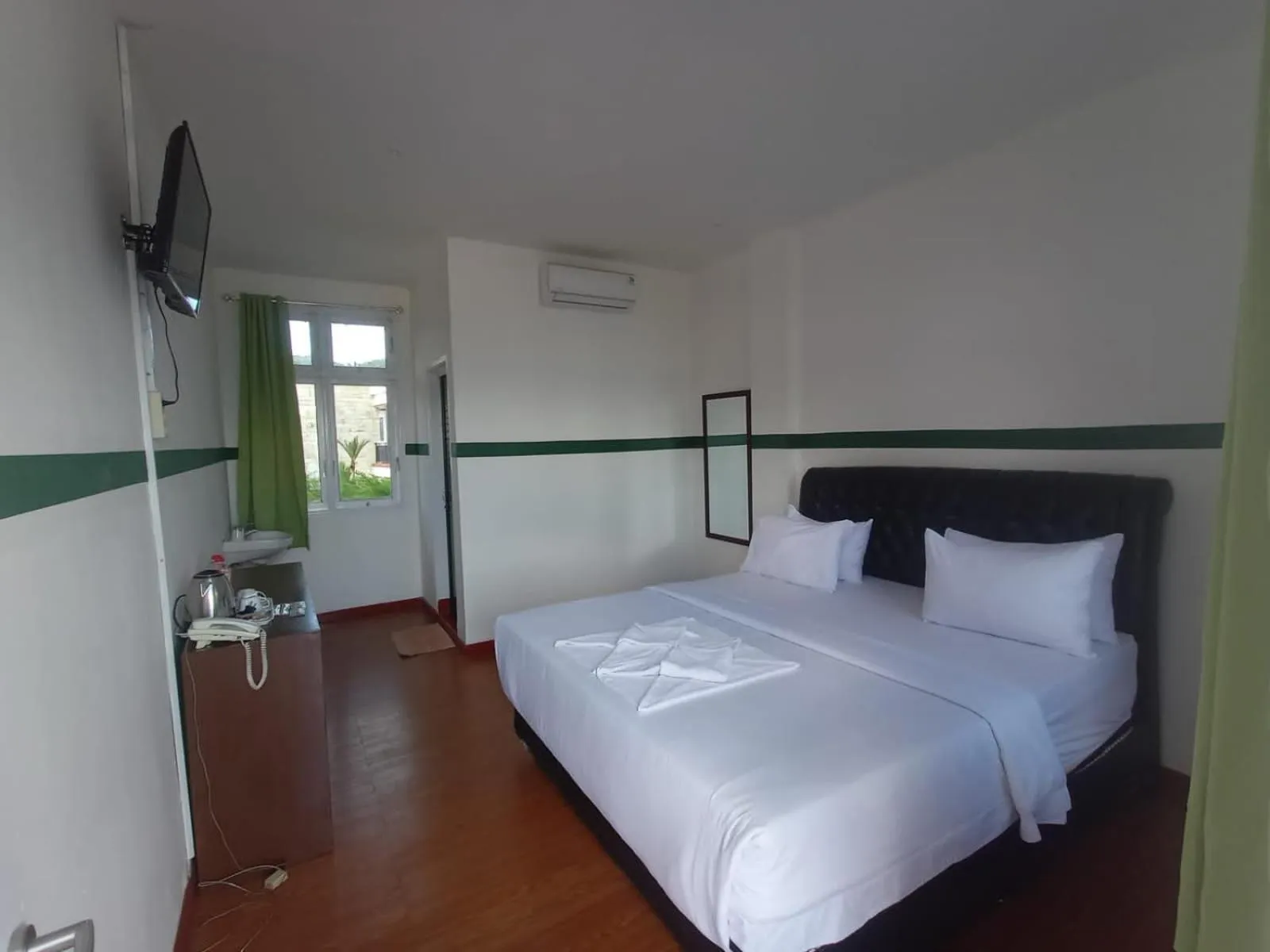 Bed in Hotel Ompu Herti