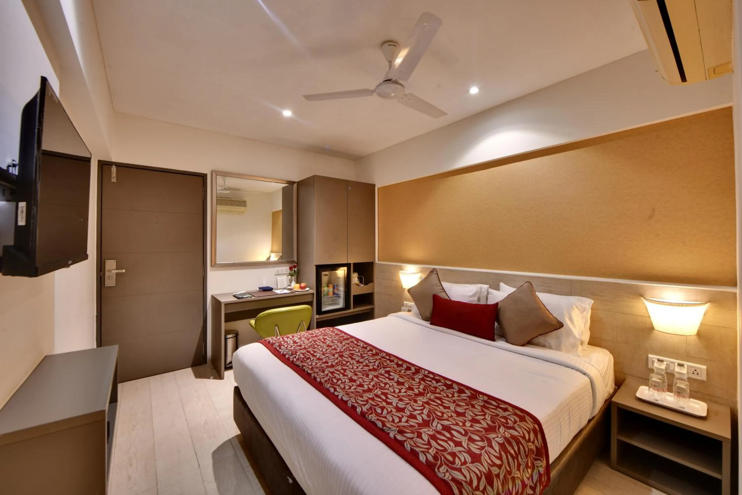 Bedroom, Bed in Click Hotel Vadodara 4 mins walk for the Railway Station