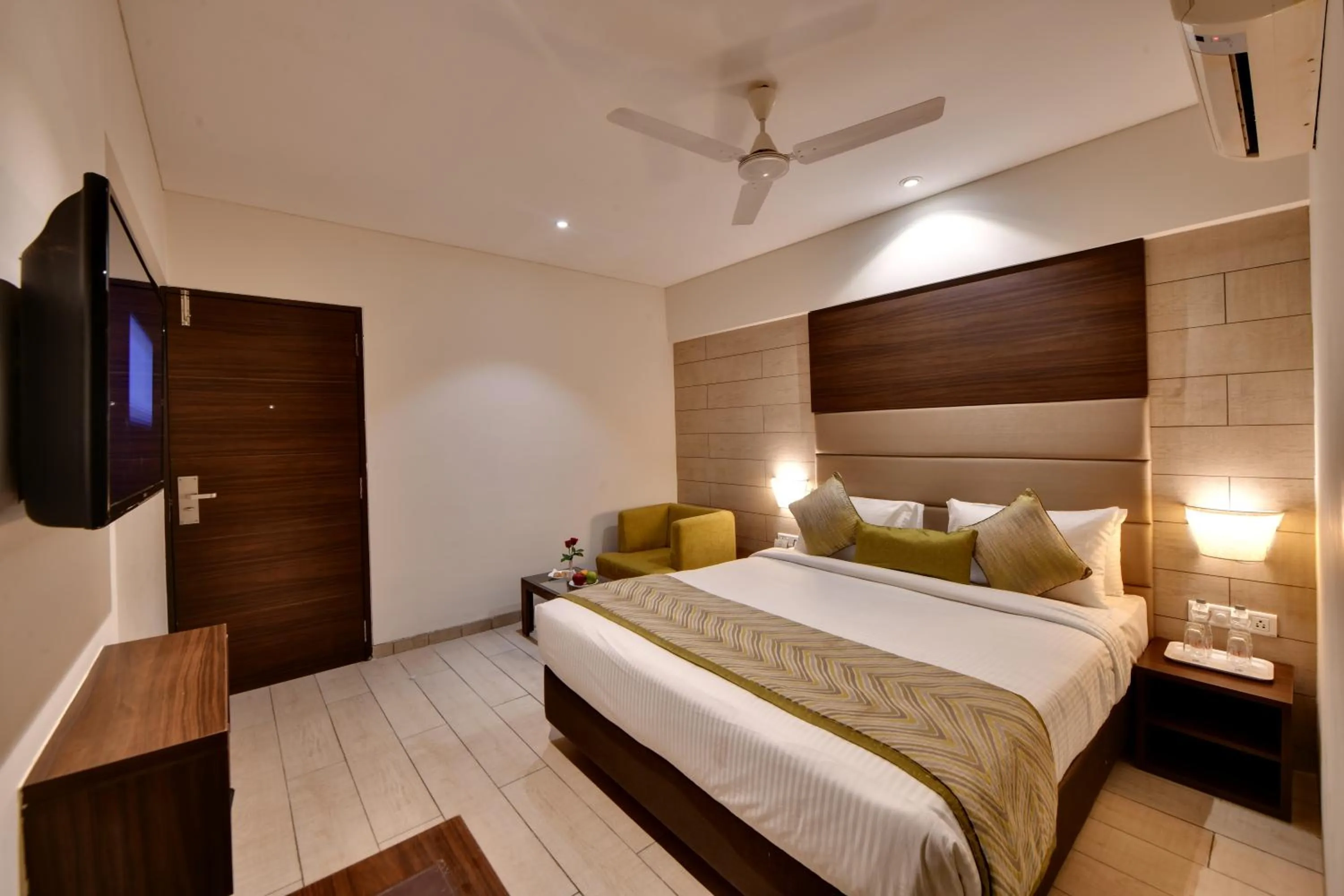 Bedroom, Bed in Click Hotel Vadodara 4 mins walk for the Railway Station
