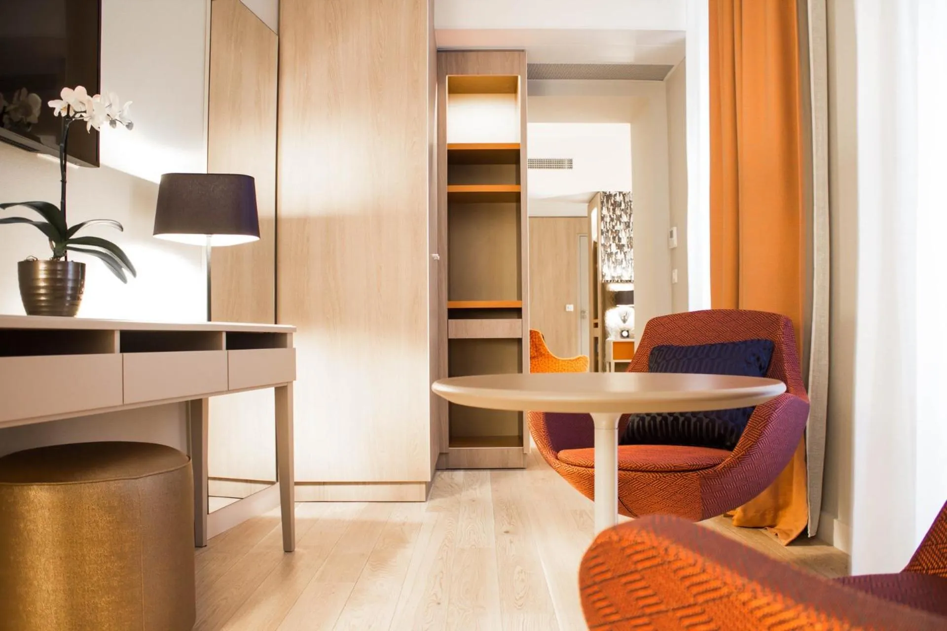 Bedroom in Hôtel Oceania Le Métropole