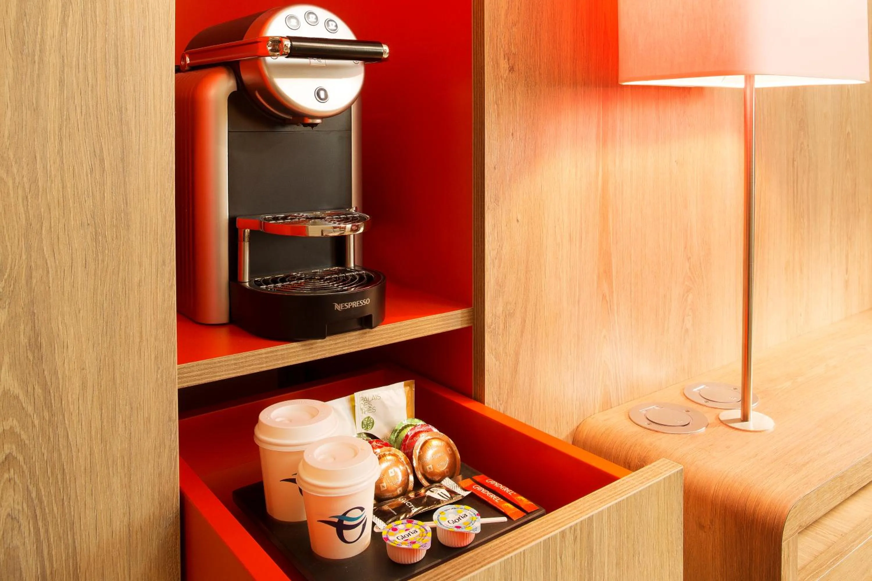 Coffee/tea facilities in Hôtel Oceania Le Métropole