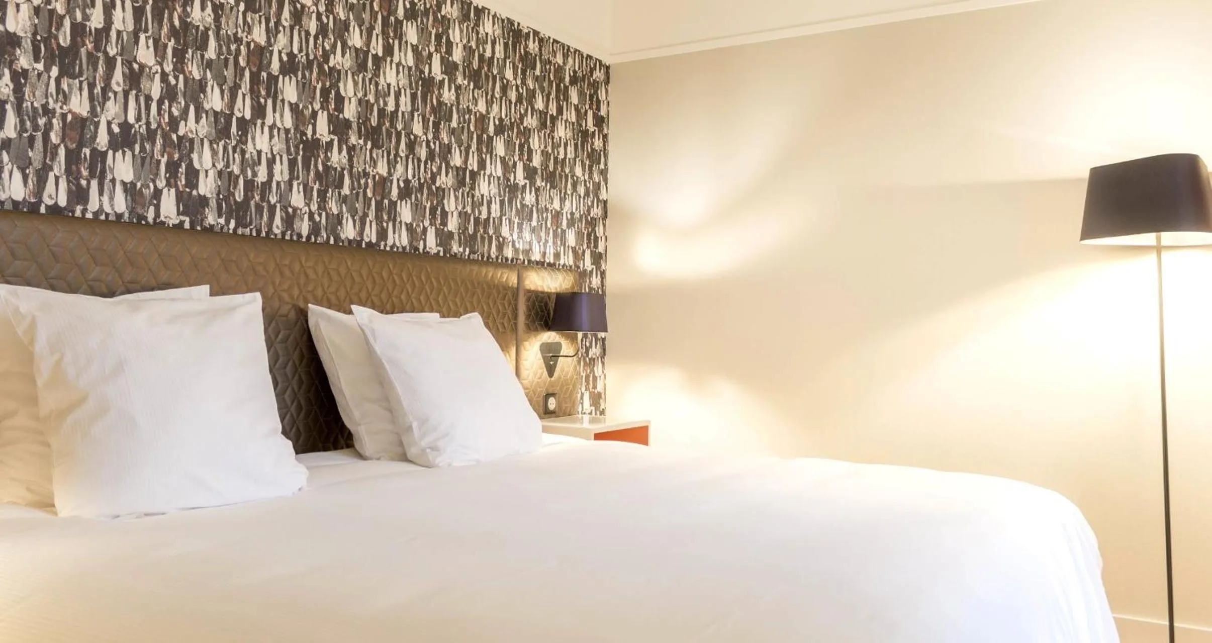 Bedroom, Bed in Hôtel Oceania Le Métropole