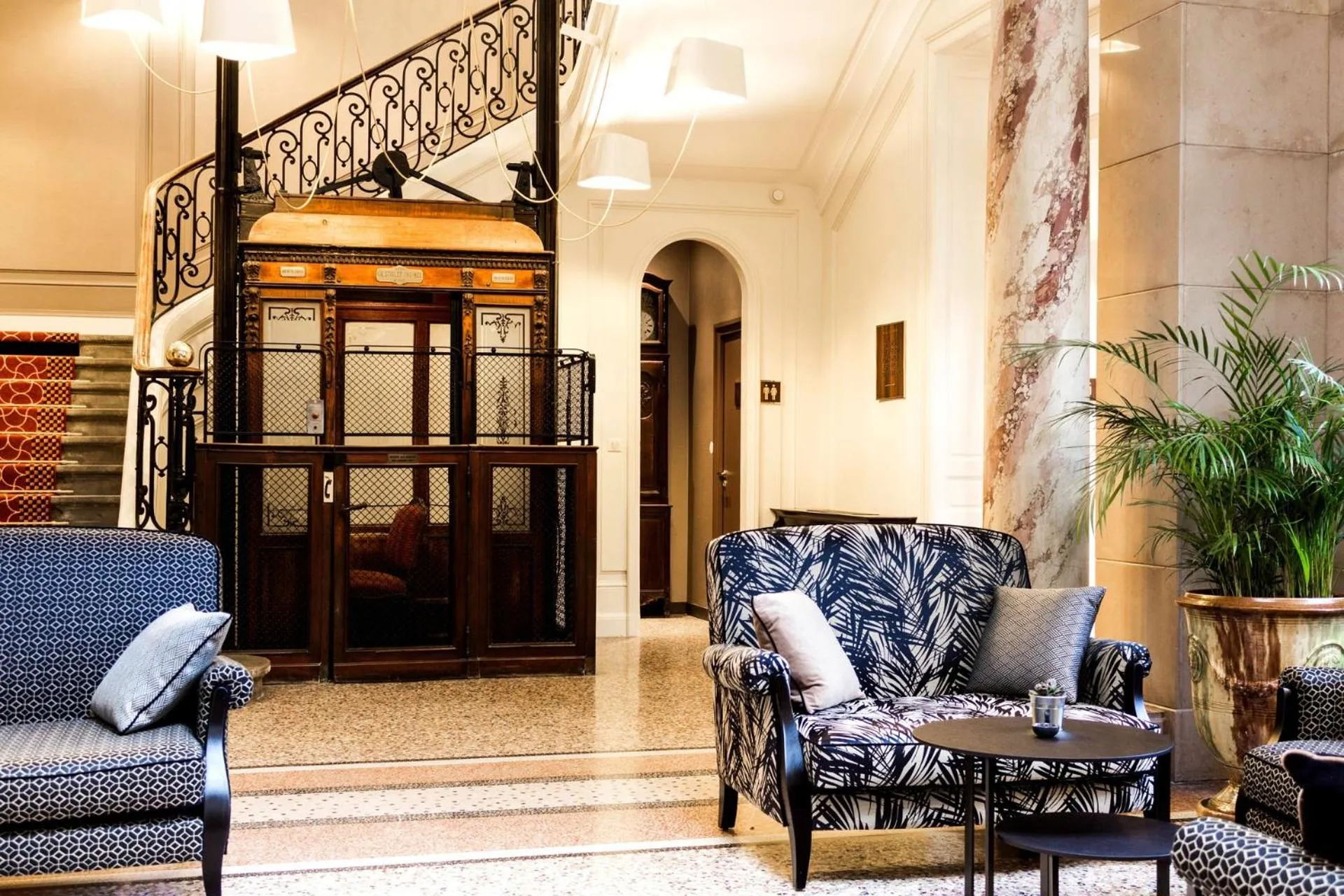Lobby or reception in Hôtel Oceania Le Métropole