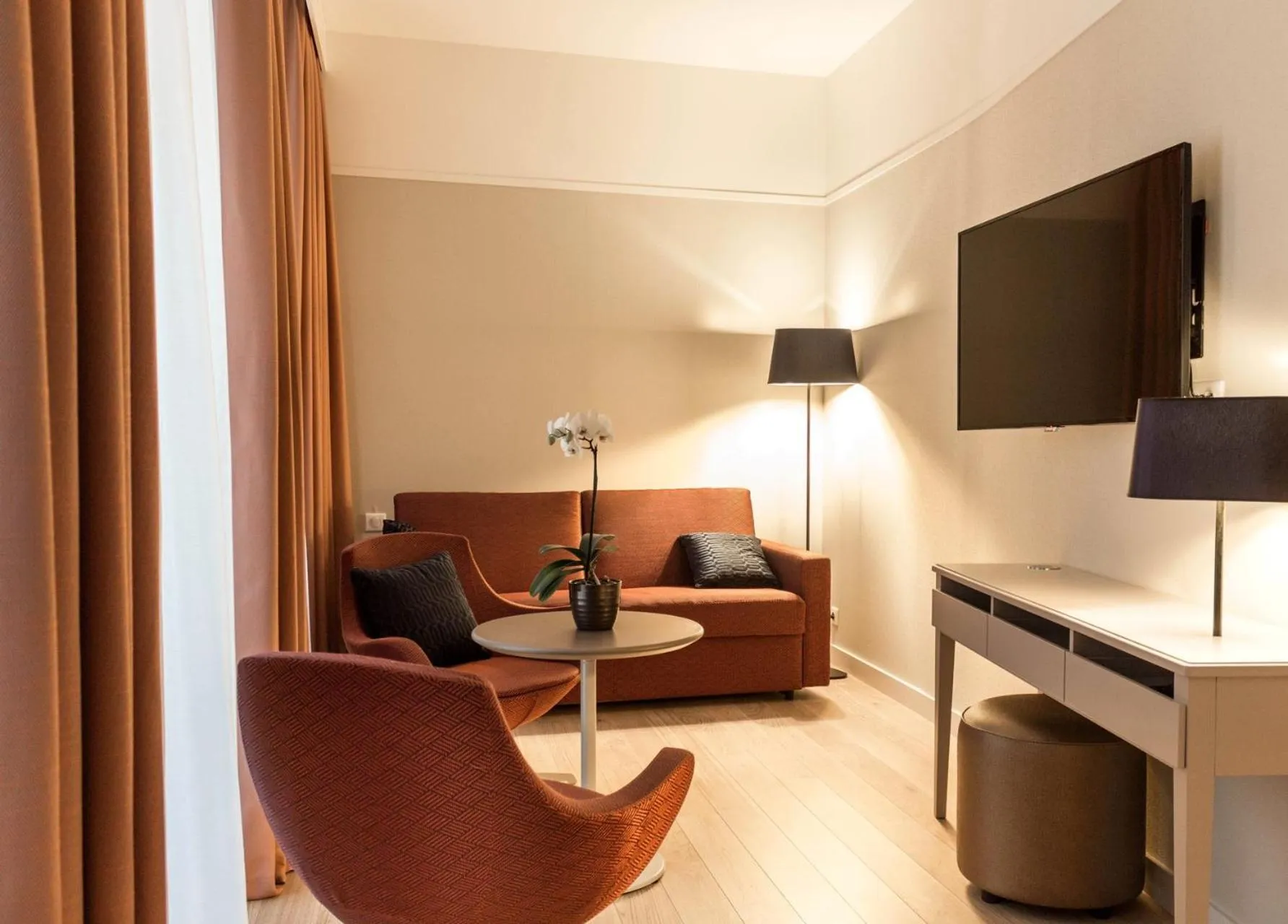 TV and multimedia in Hôtel Oceania Le Métropole