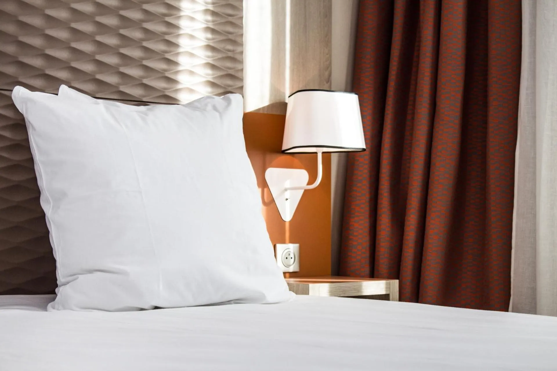 Bedroom, Bed in Hôtel Oceania Le Métropole