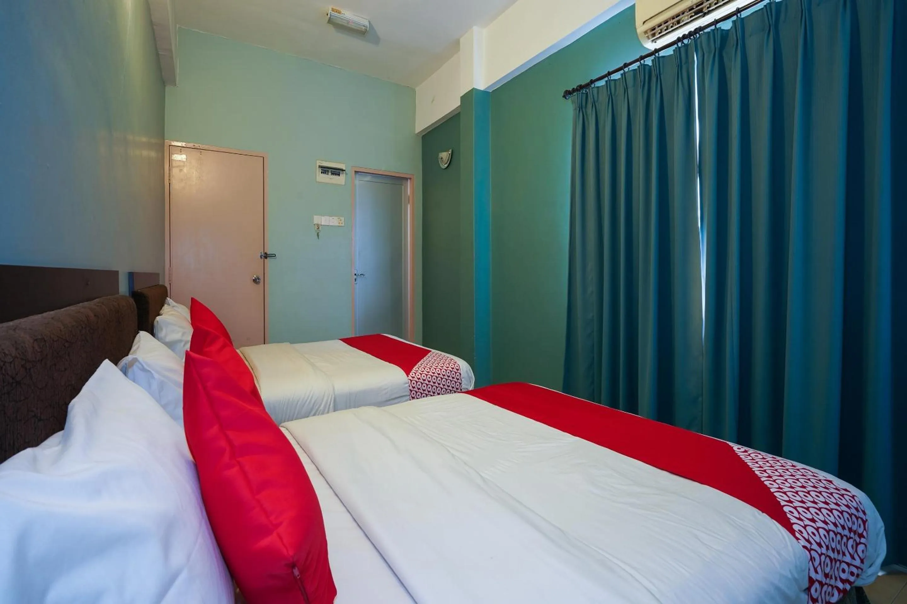 Bedroom, Bed in Hotel O Hotel Orchard Inn