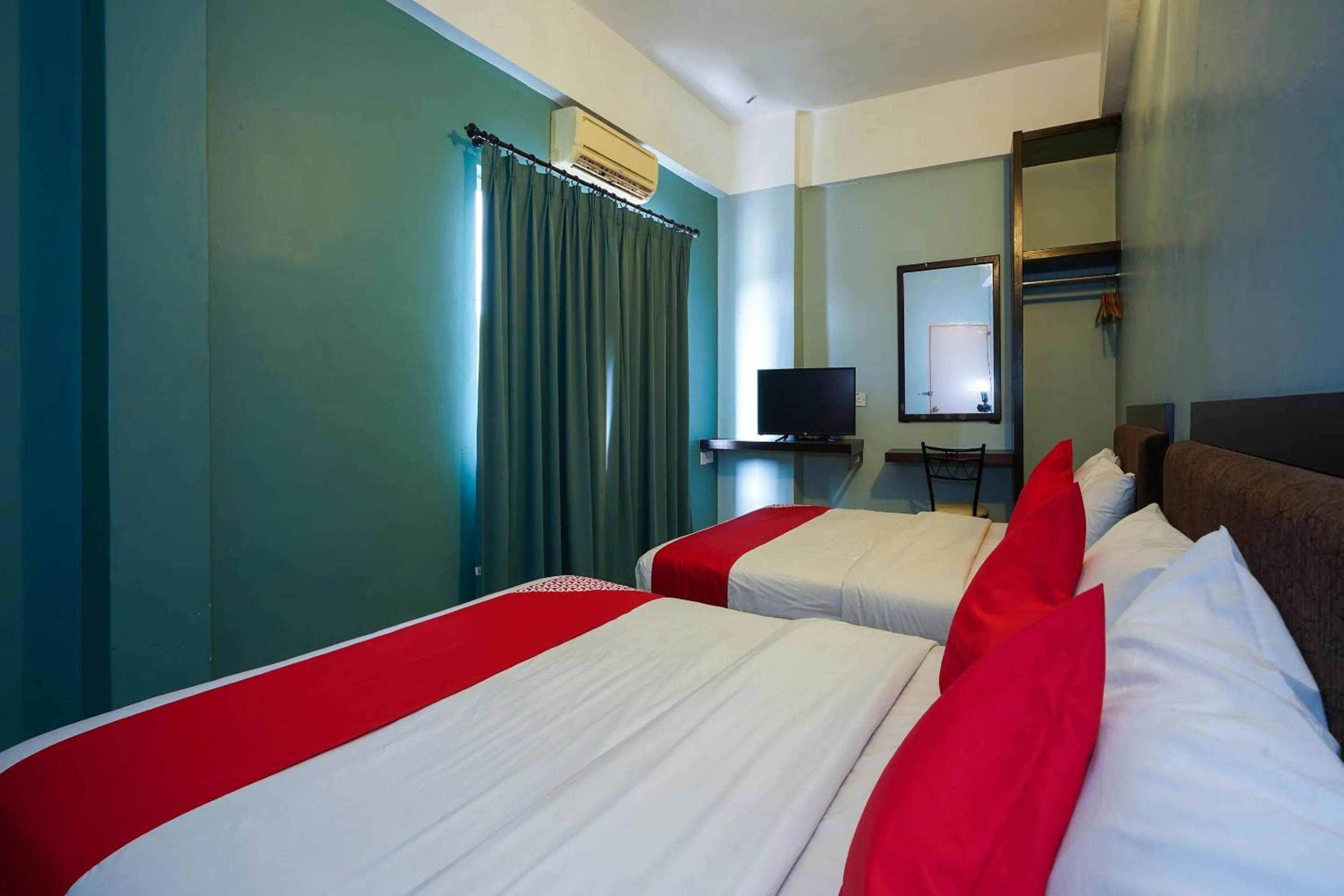 Bedroom, Bed in Hotel O Hotel Orchard Inn