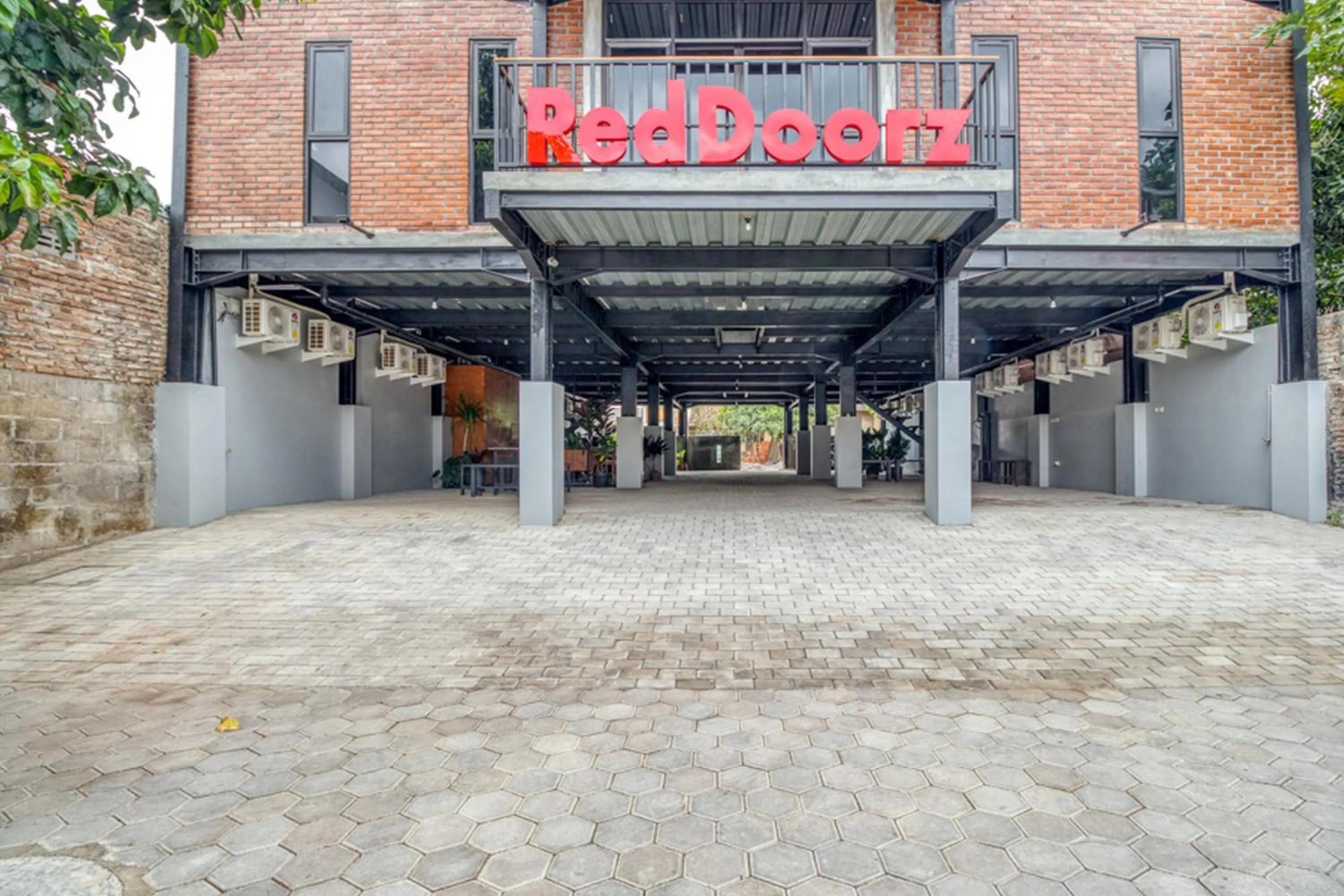 Facade/entrance in RedDoorz Syariah @ Babadan Baru Jakal