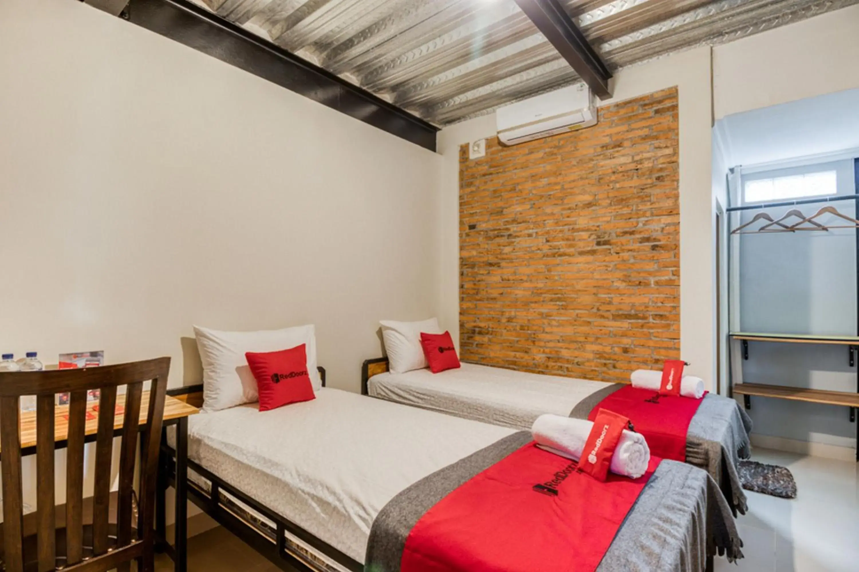 Bedroom, Bed in RedDoorz Syariah @ Babadan Baru Jakal Bedroom, Bed in RedDoorz Syariah @ Babadan Baru Jakal