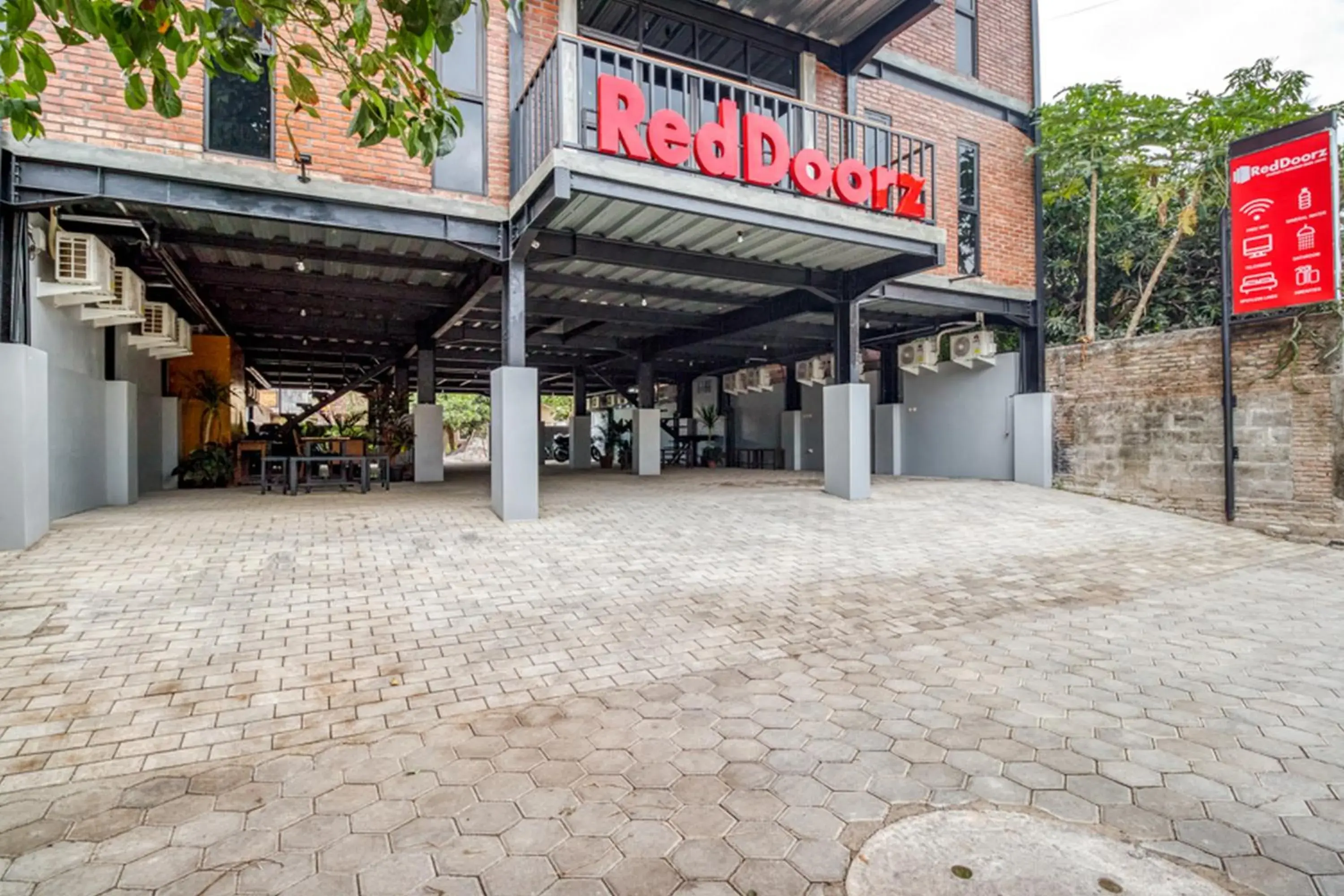 Property building in RedDoorz Syariah @ Babadan Baru Jakal Property building in RedDoorz Syariah @ Babadan Baru Jakal