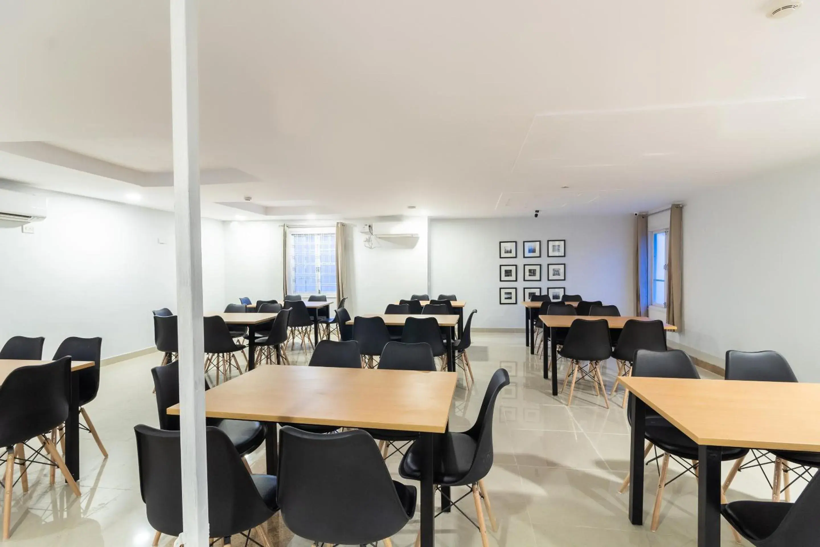 Restaurant/places to eat in THE STROBE SILVERKEY HOTEL Restaurant/places to eat in THE STROBE SILVERKEY HOTEL