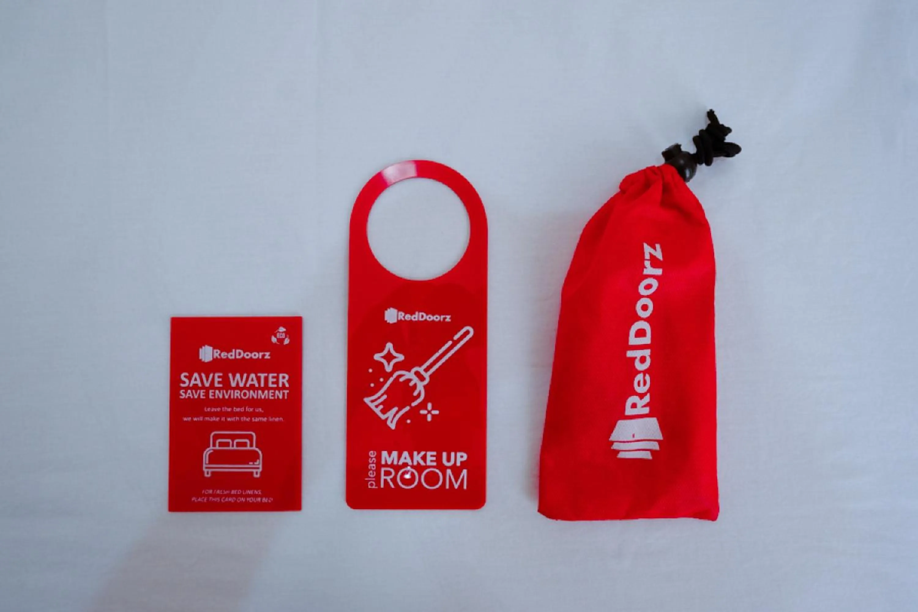 Property logo or sign in RedDoorz Syariah near Stasiun Tegal