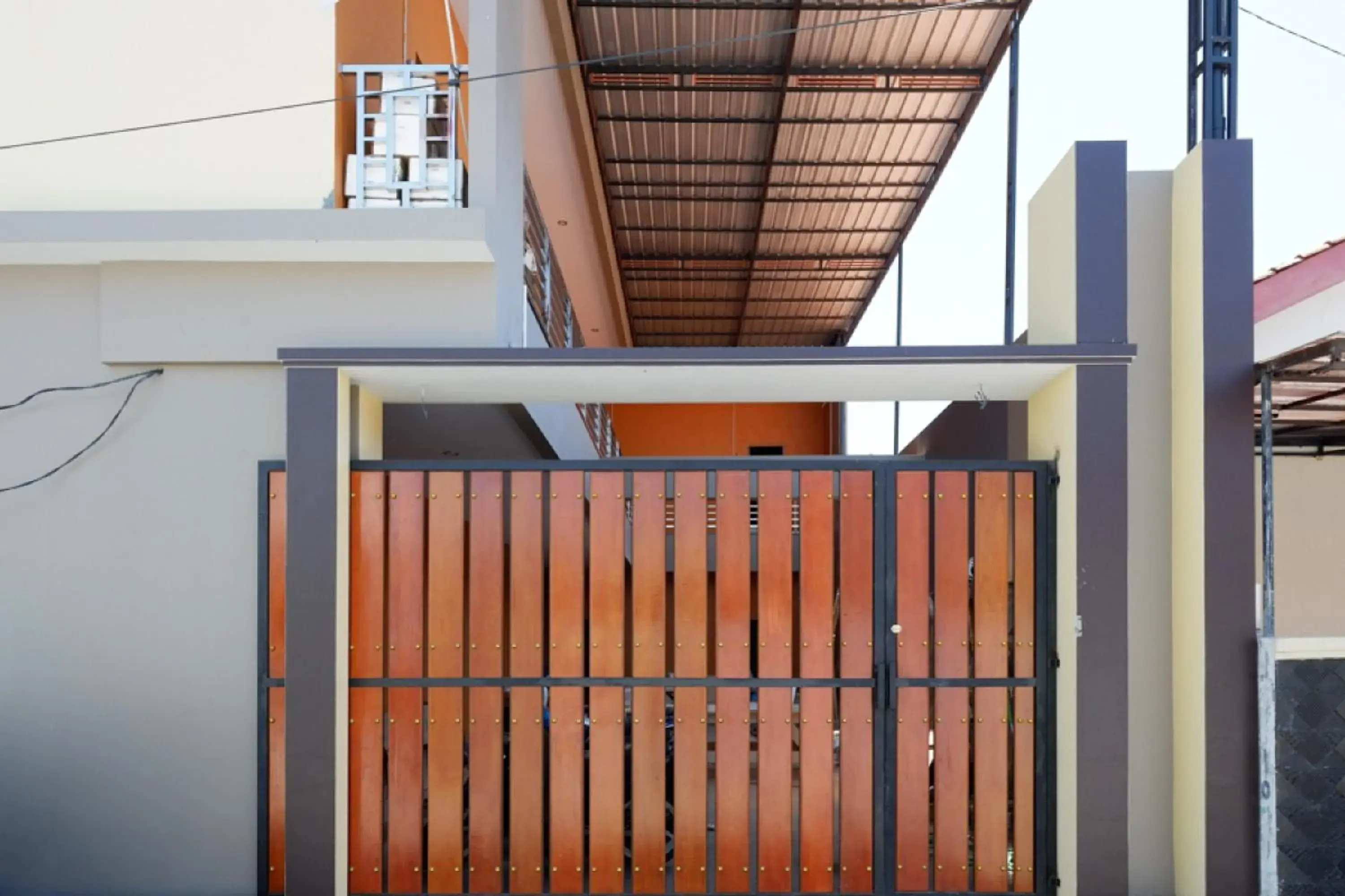 Facade/entrance in RedDoorz Syariah near Stasiun Tegal Facade/entrance in RedDoorz Syariah near Stasiun Tegal