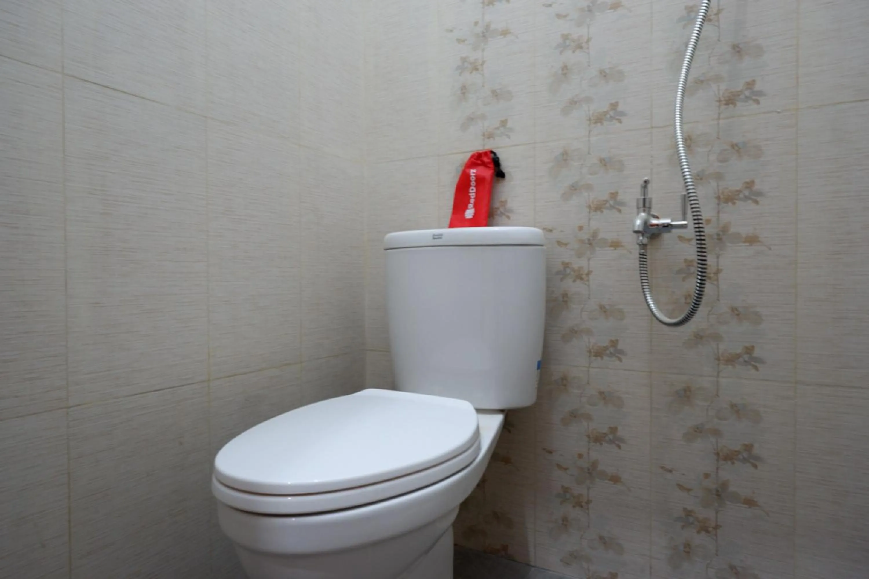 Bathroom in RedDoorz Syariah near Stasiun Tegal