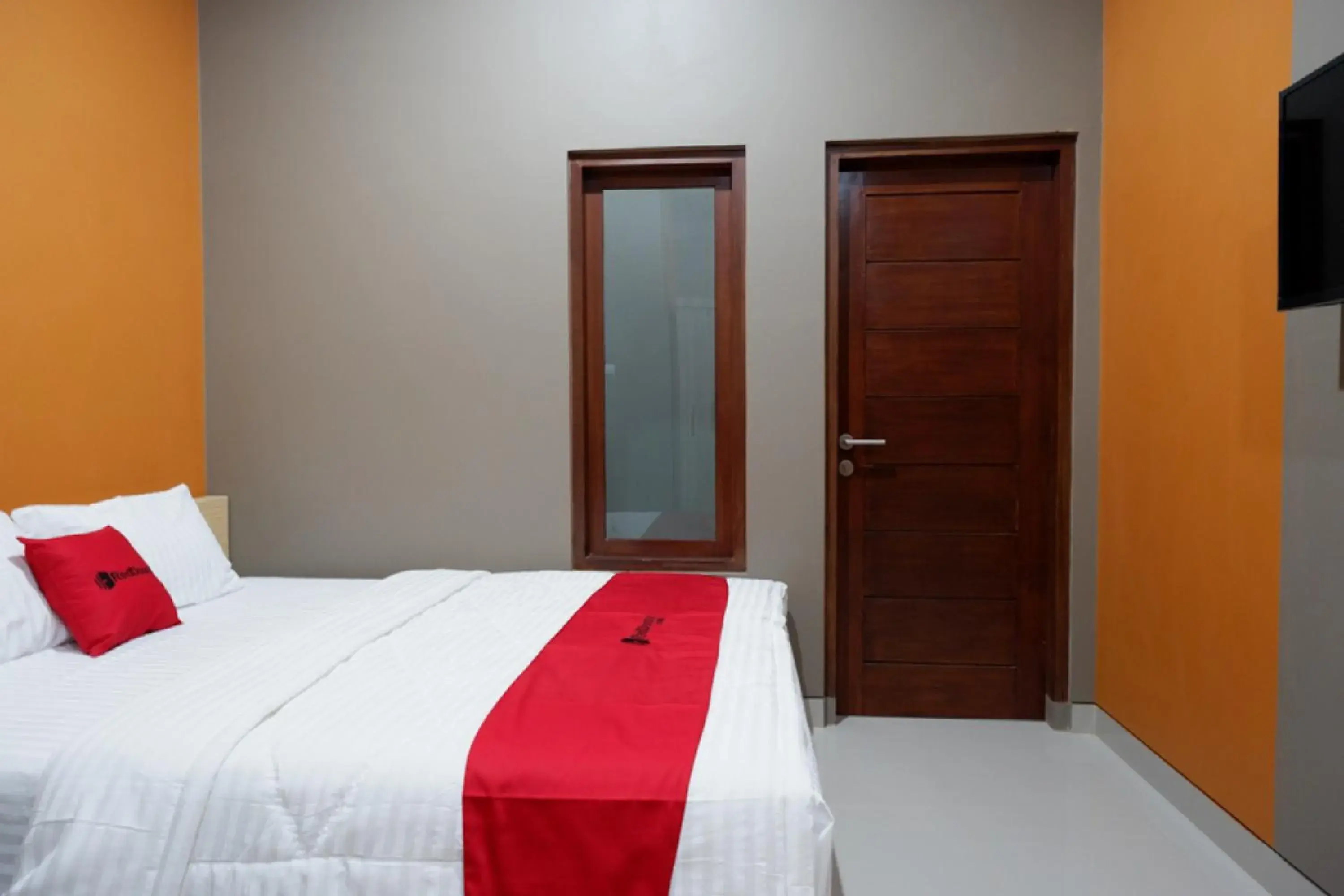 Bedroom, Bed in RedDoorz Syariah near Stasiun Tegal Bedroom, Bed in RedDoorz Syariah near Stasiun Tegal