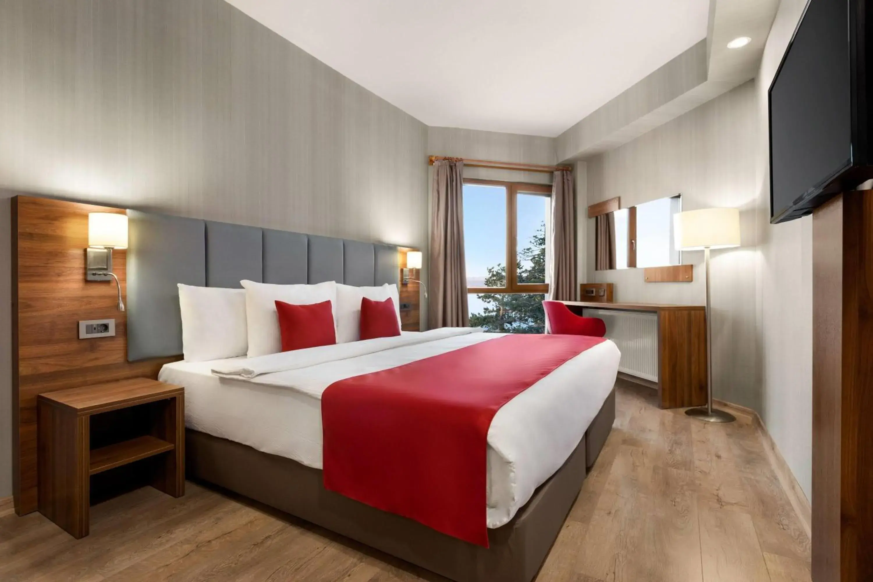 Photo of the whole room, Bed in Ramada by Wyndham Van Photo of the whole room, Bed in Ramada by Wyndham Van