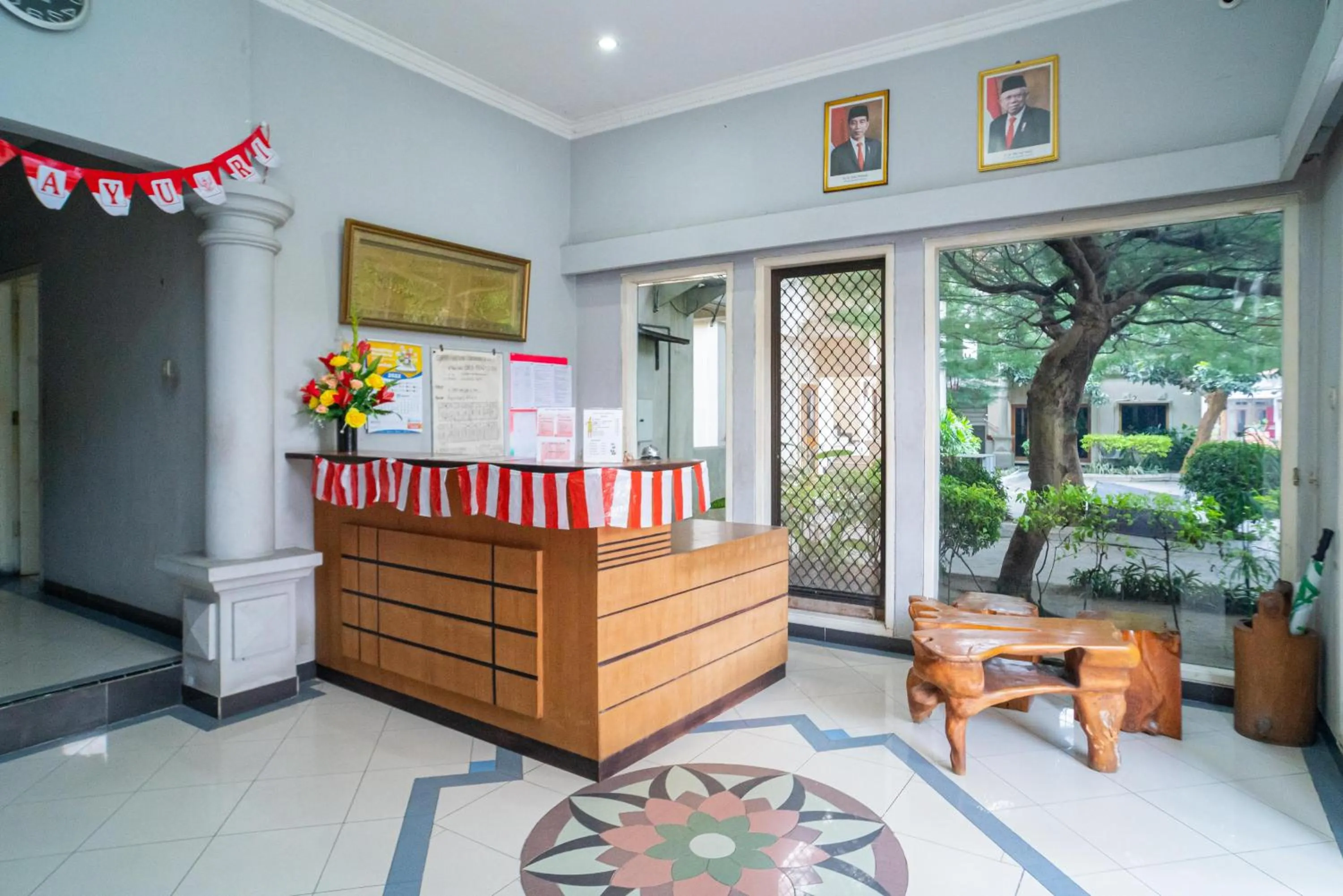 Lobby or reception in RedDoorz near Rumah Sakit Baptis Kediri