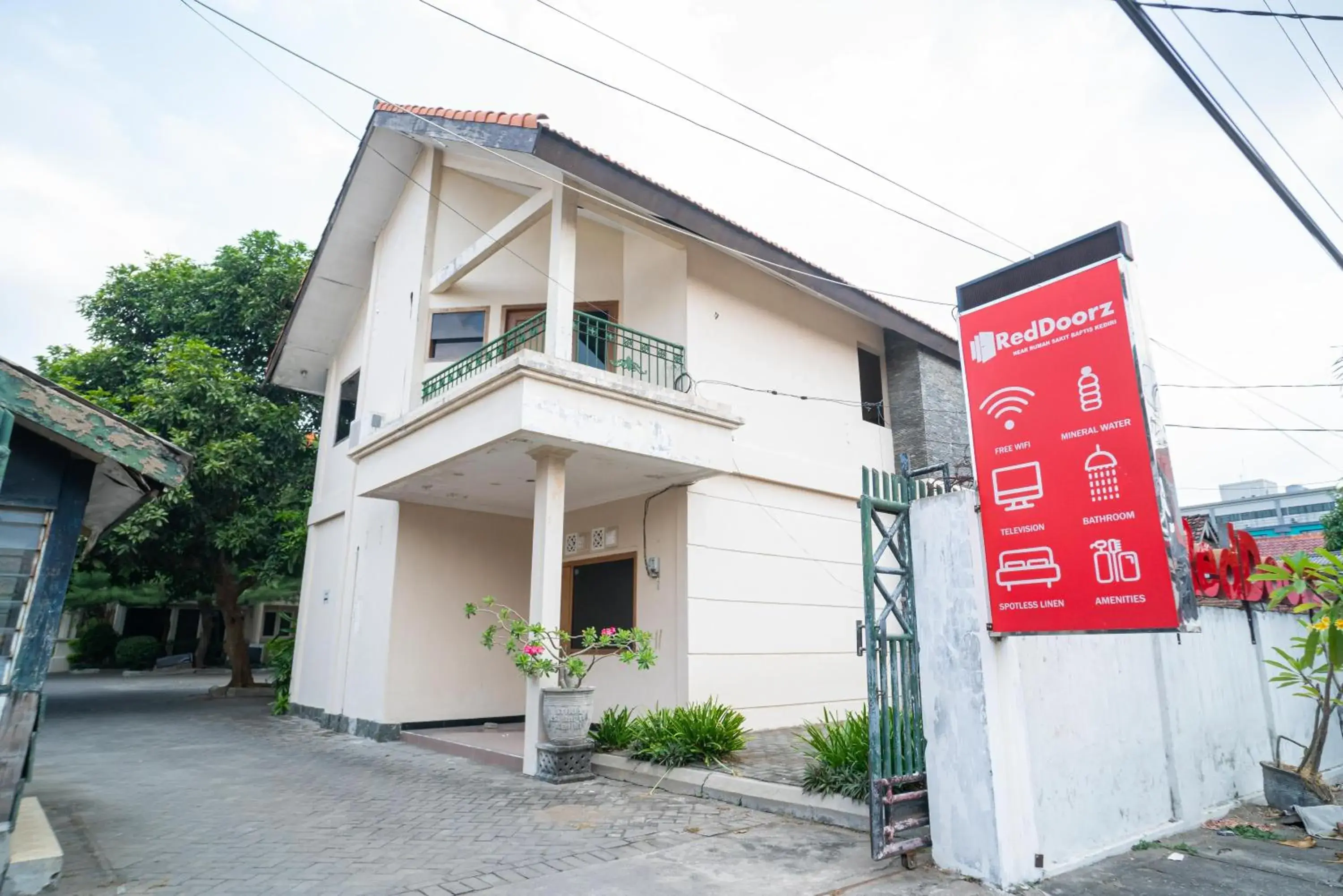 Property building in RedDoorz near Rumah Sakit Baptis Kediri Property building in RedDoorz near Rumah Sakit Baptis Kediri