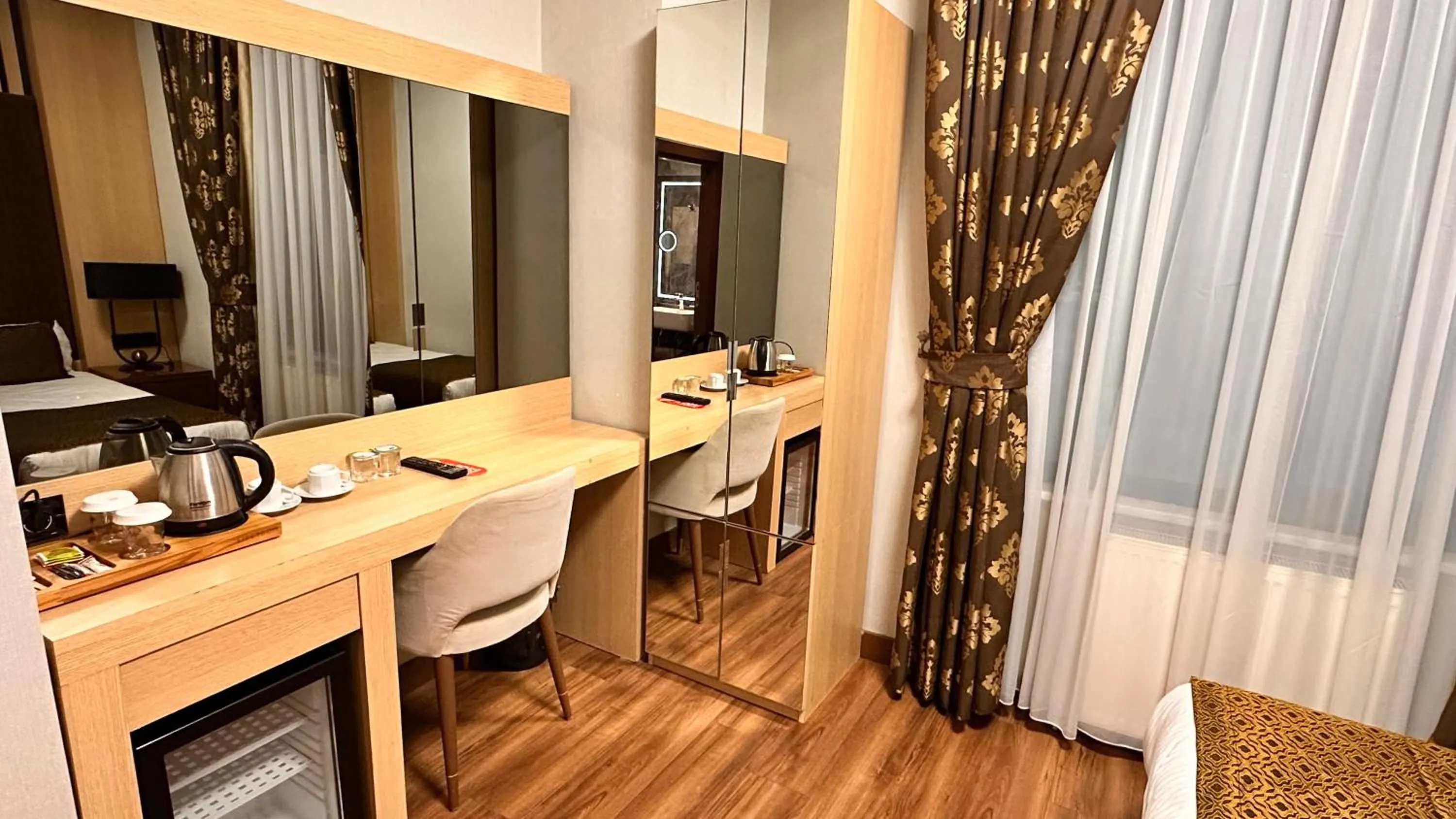 TV and multimedia in Pell Palace Hotel & SPA