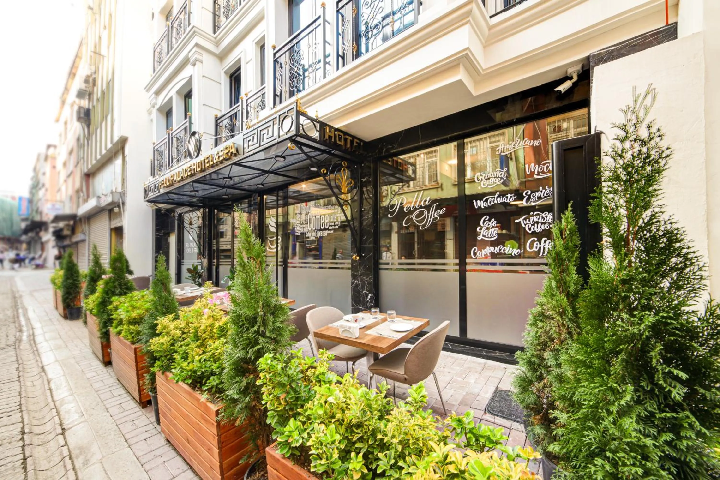 Facade/entrance in Pell Palace Hotel & SPA