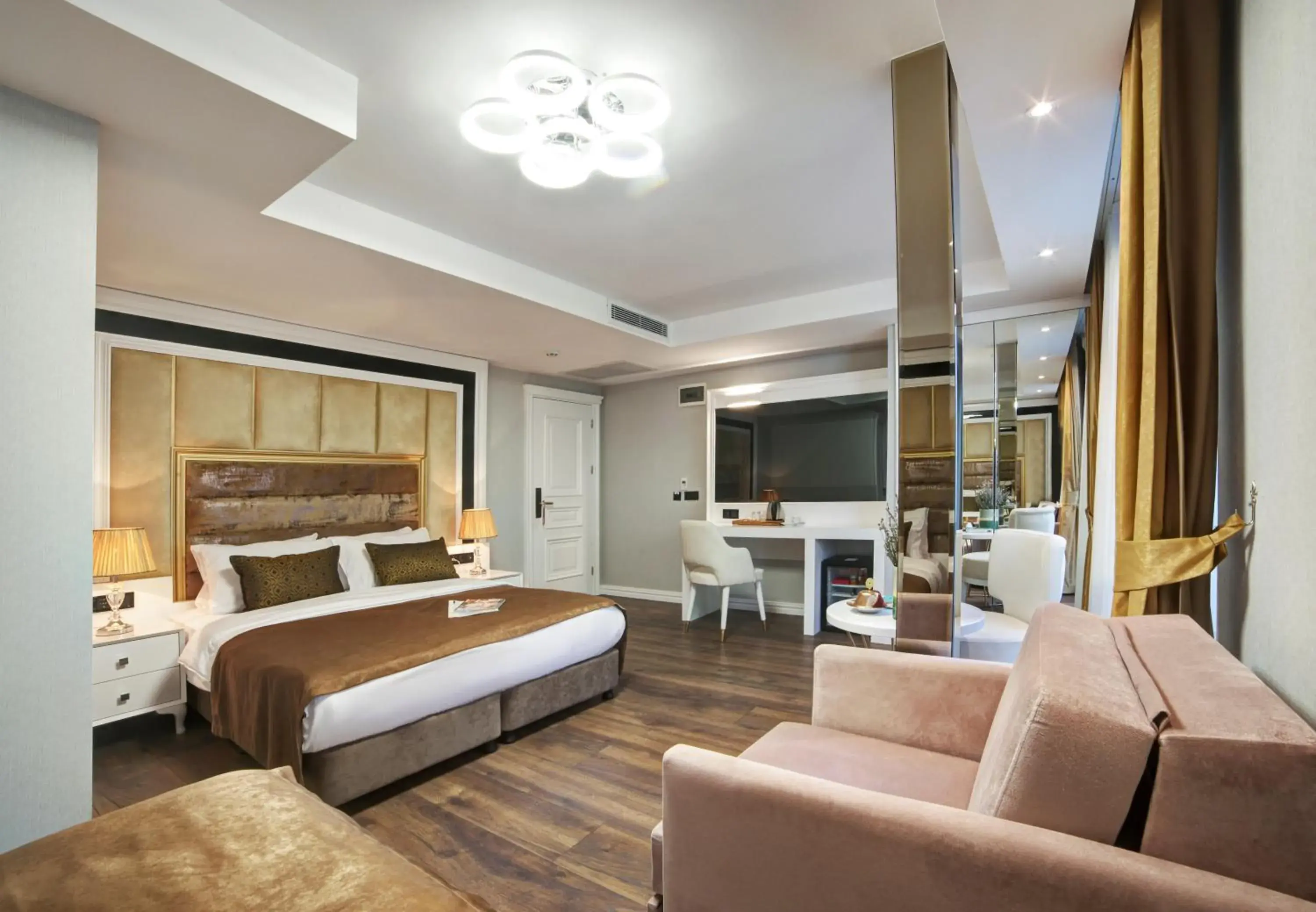 Photo of the whole room, Bed in Pell Palace Hotel & SPA Photo of the whole room, Bed in Pell Palace Hotel & SPA