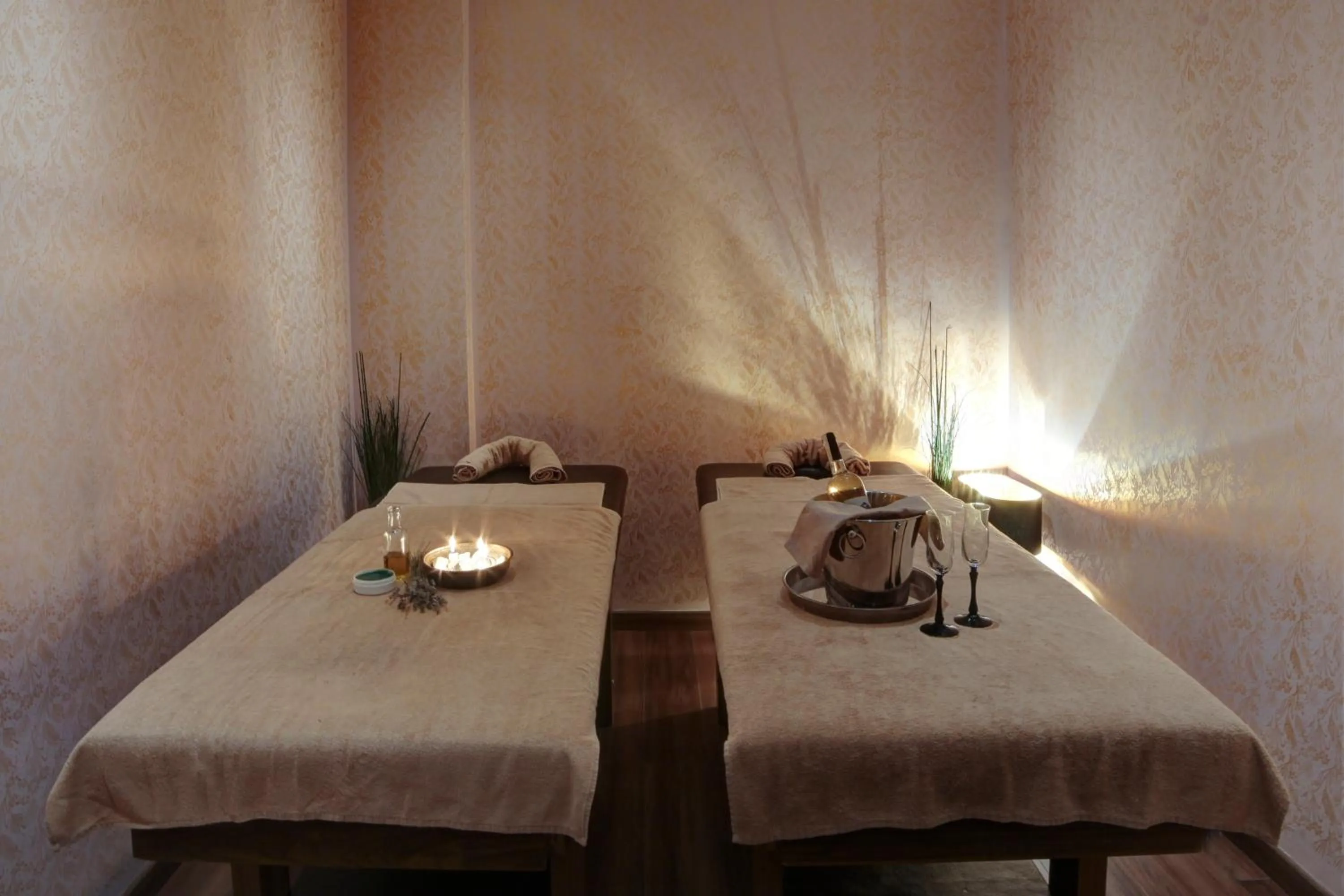 Massage in Pell Palace Hotel & SPA