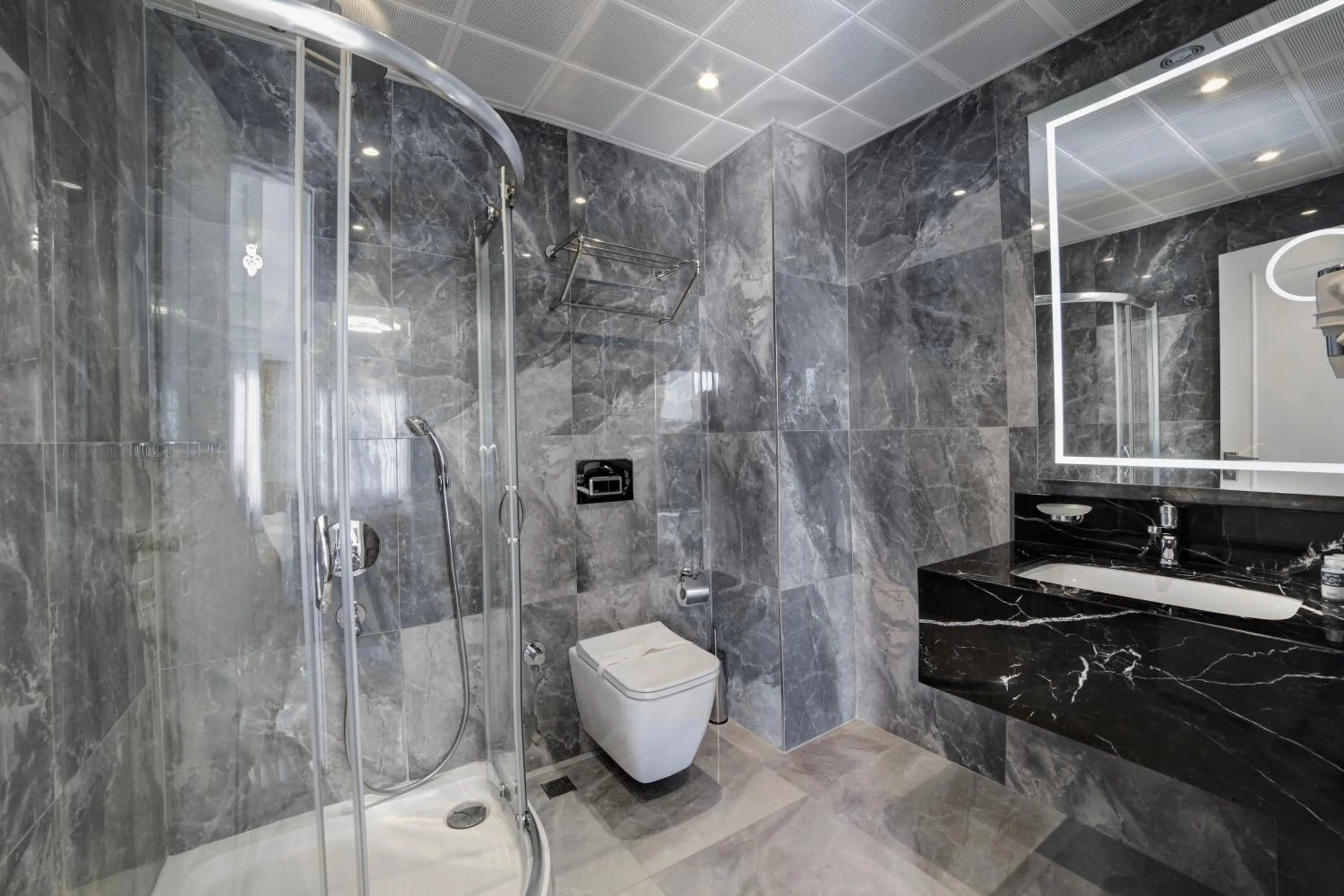 Bathroom in Pell Palace Hotel & SPA