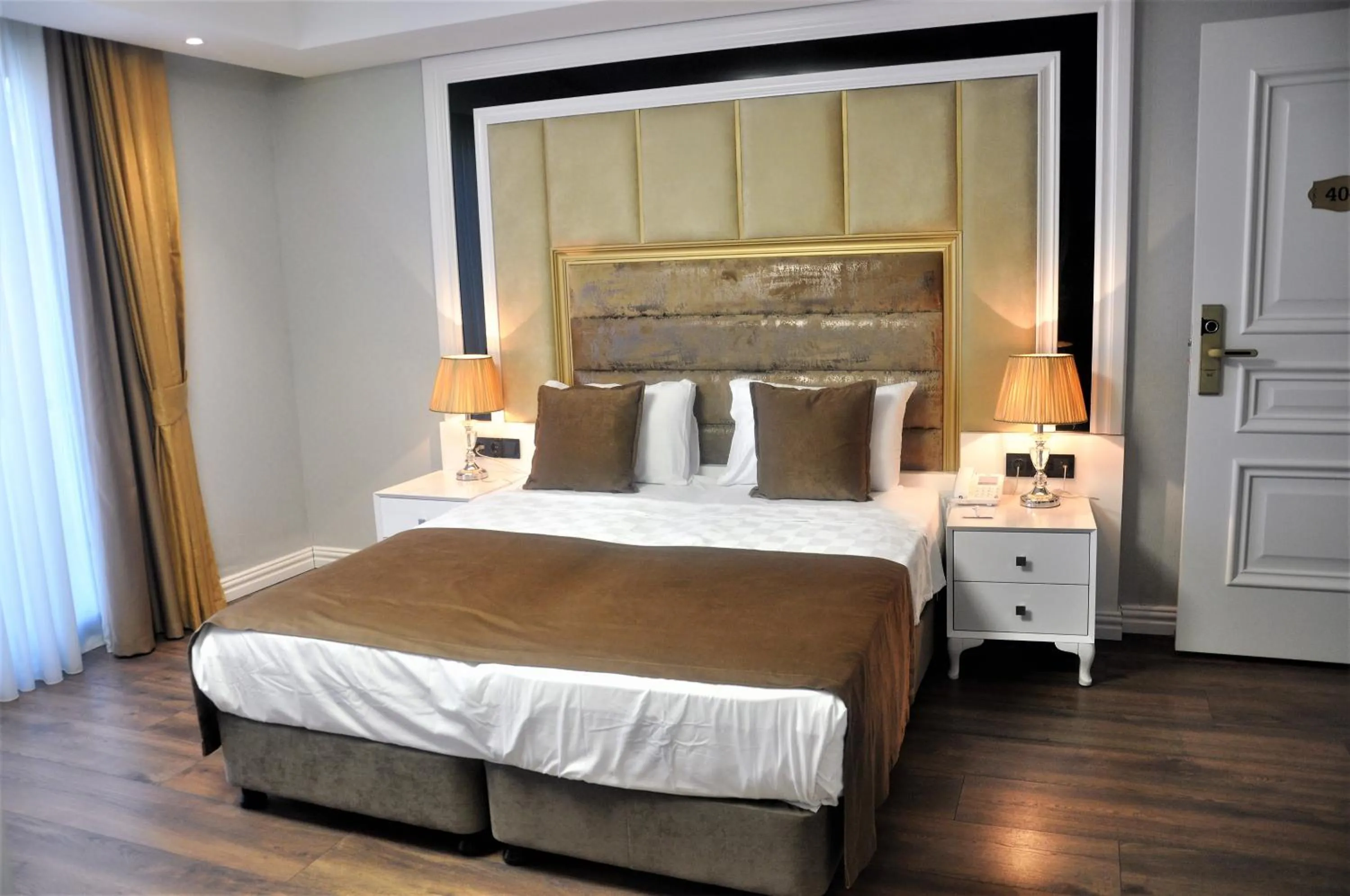 Photo of the whole room, Bed in Pell Palace Hotel & SPA