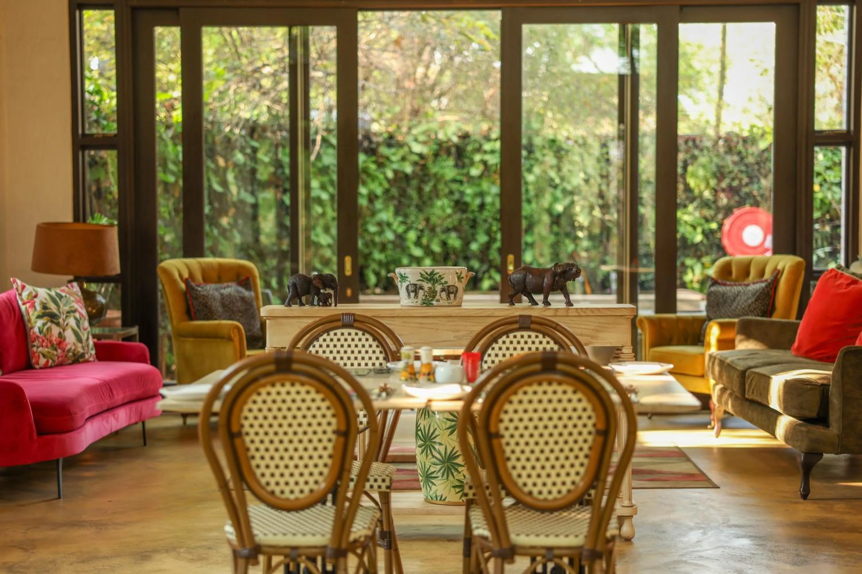 Dining area in Mbano Manor Hotel Victoria Falls