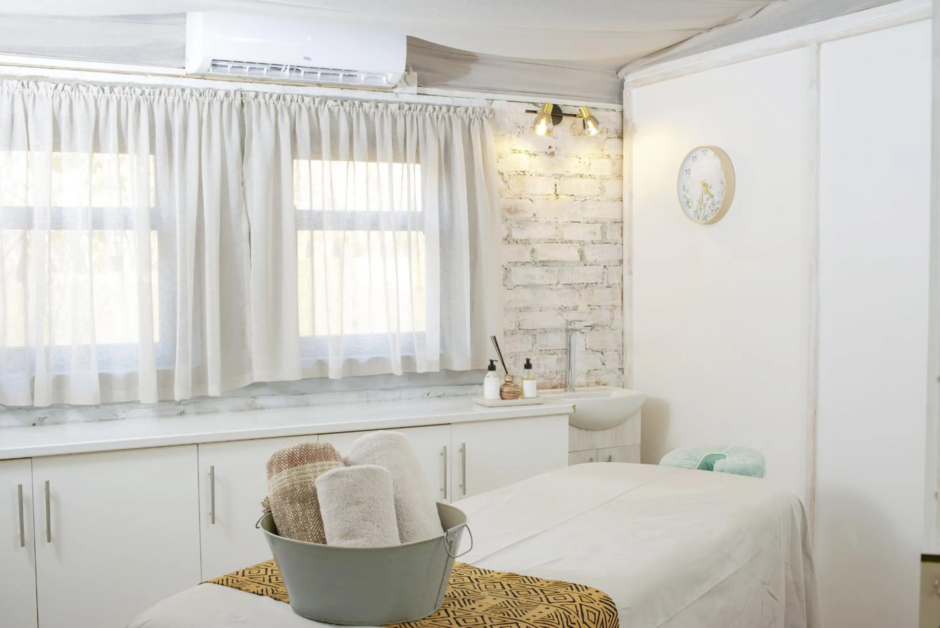 Spa and wellness centre/facilities, Bed in Mbano Manor Hotel Victoria Falls