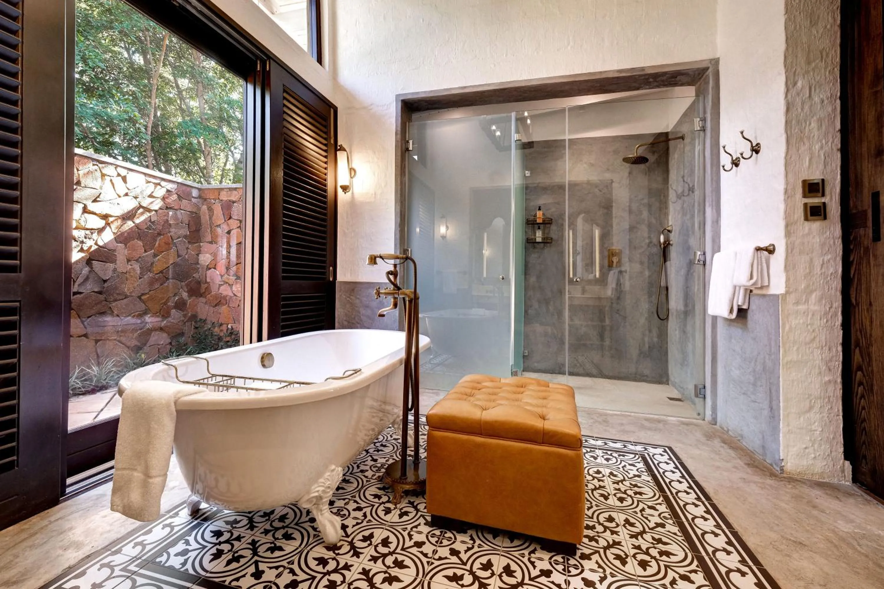 Shower in Mbano Manor Hotel Victoria Falls