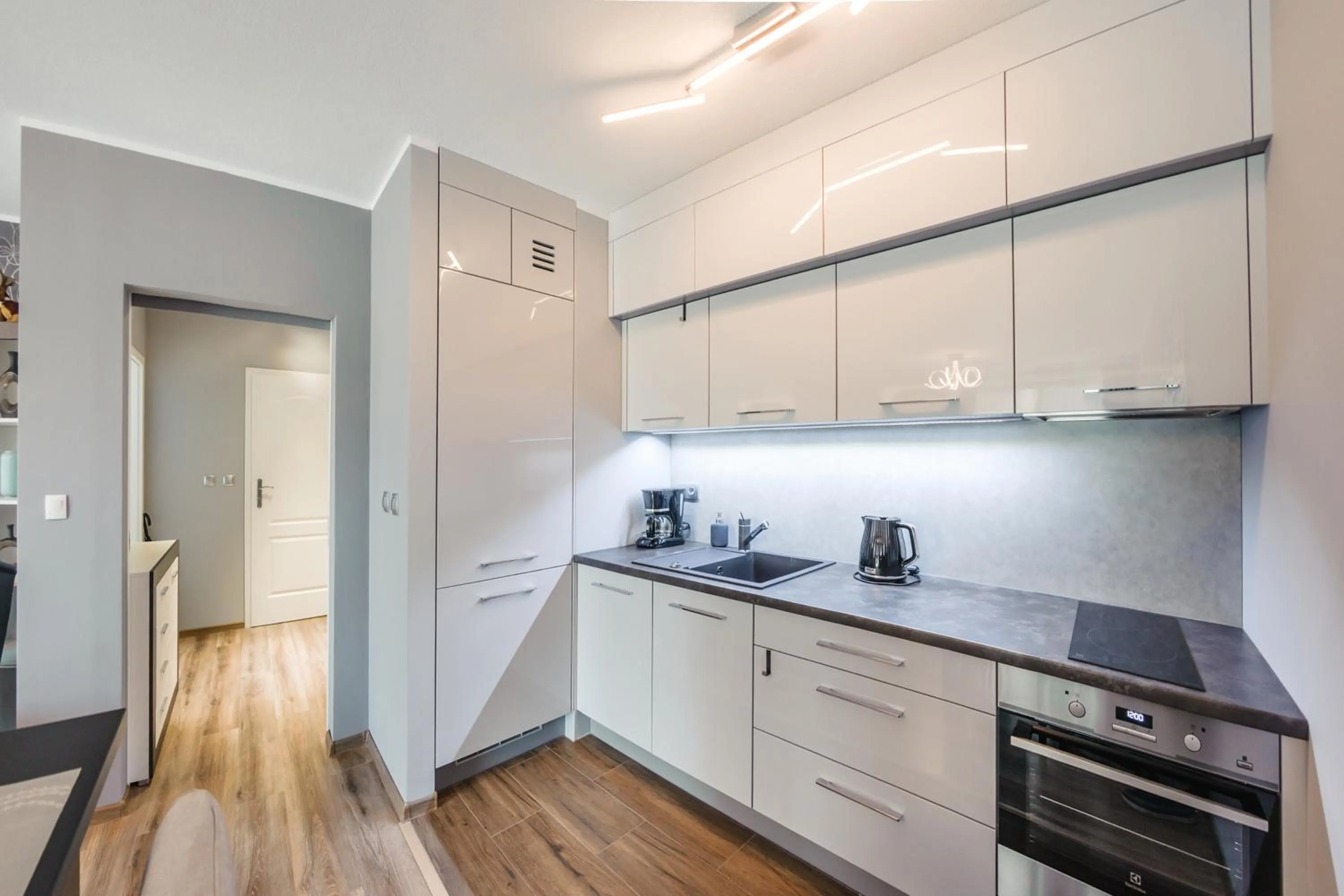 Kitchen or kitchenette in Front Park, Sun & Snow